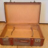 Vintage suitcase in wood of 30-50 years