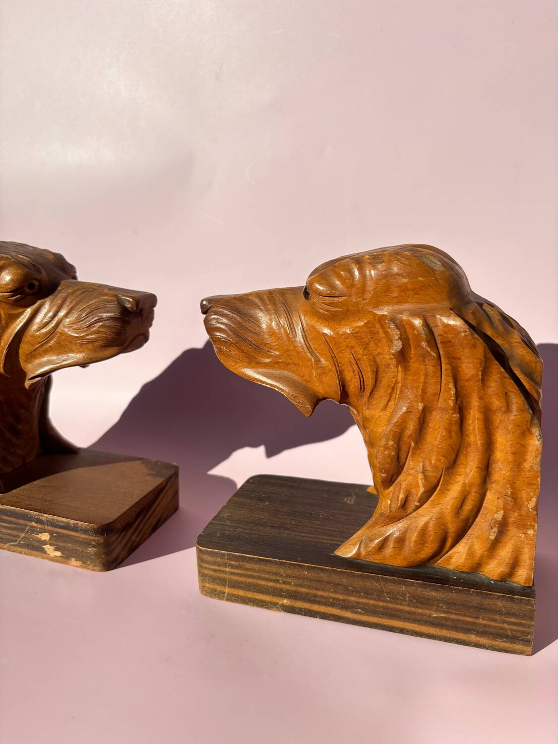 Paire de serres livres en bois signée P.Belys