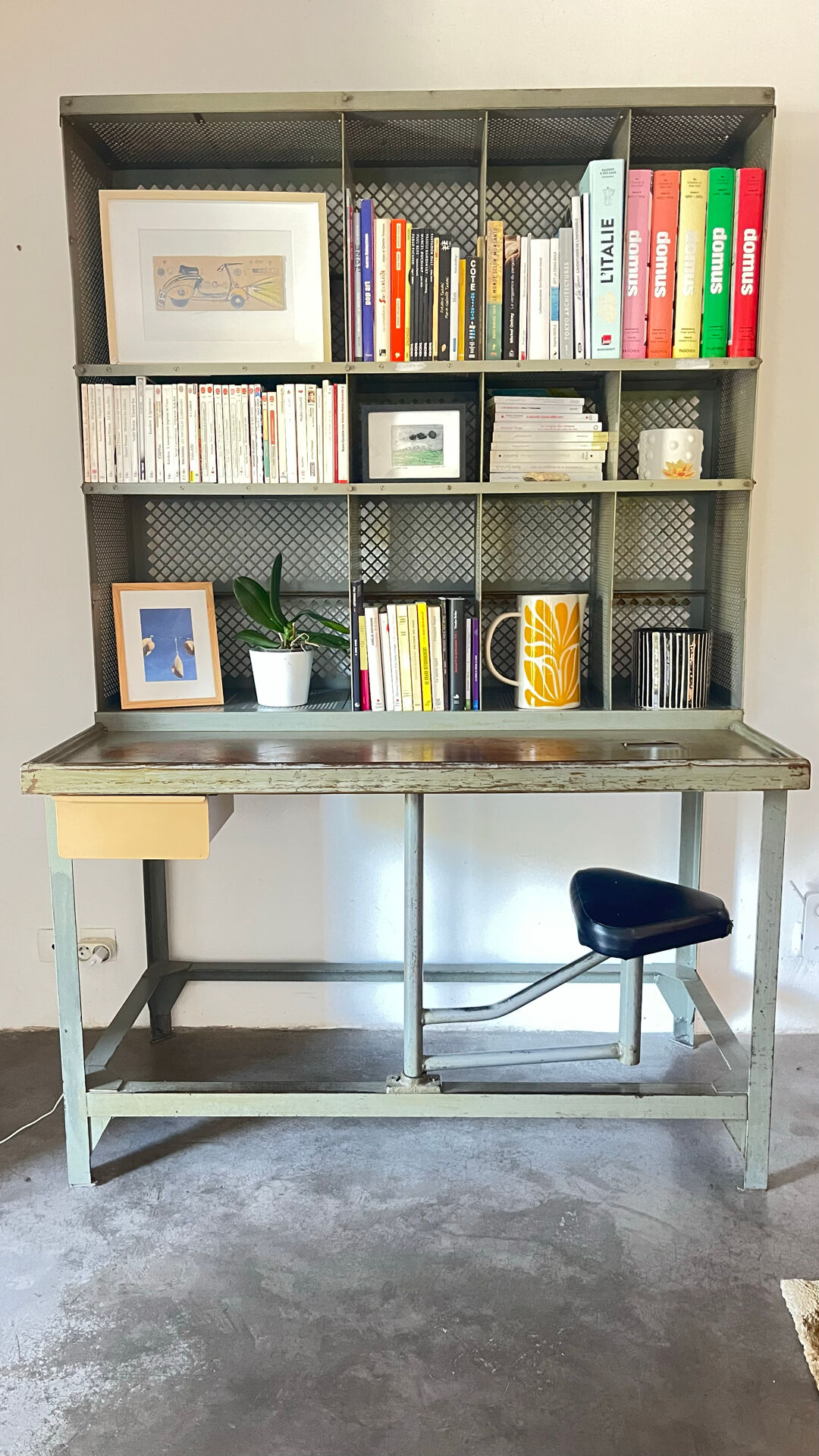 Bureau de tri postal industriel