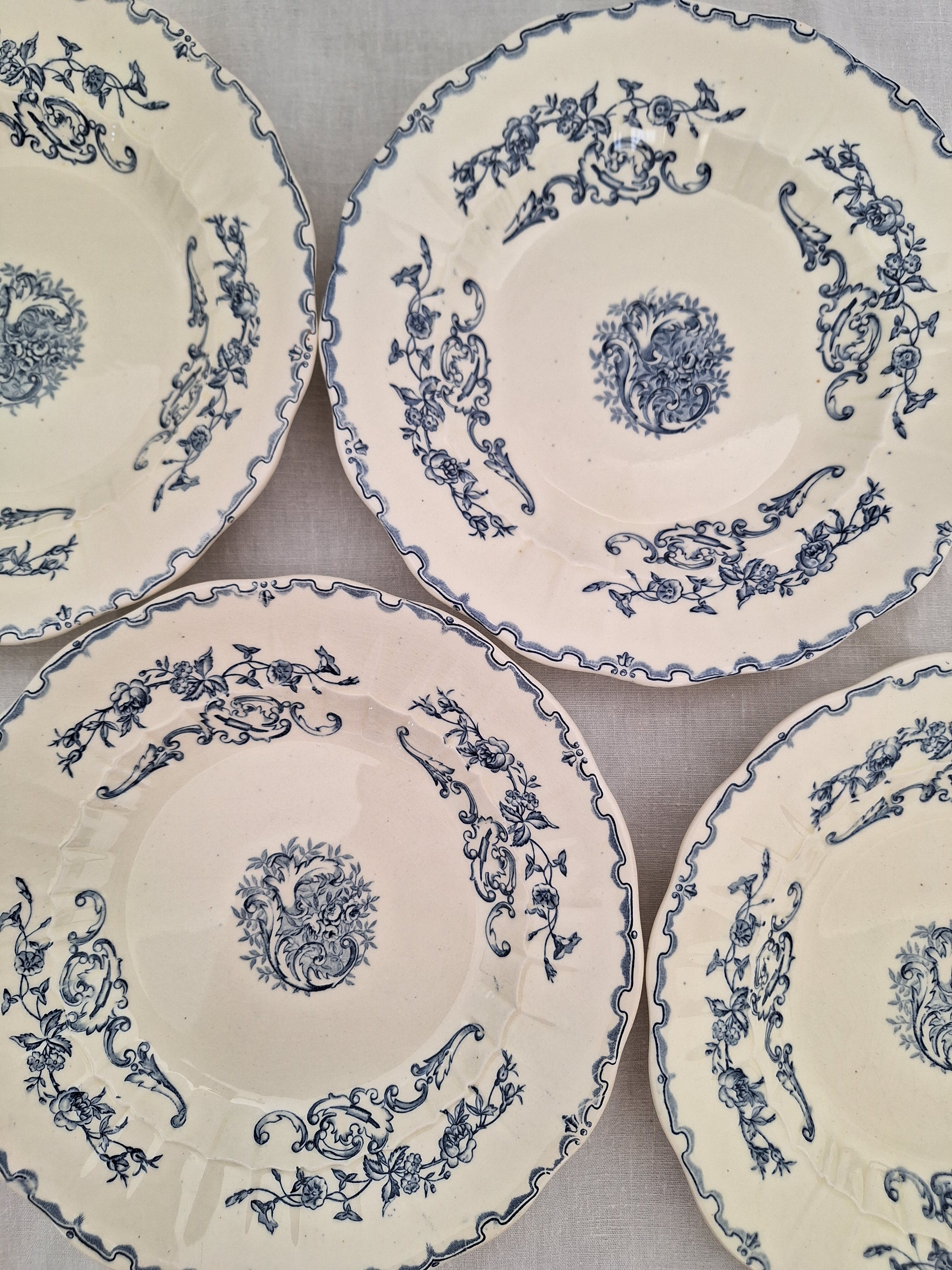 Vintage hollow plates HC Moscow