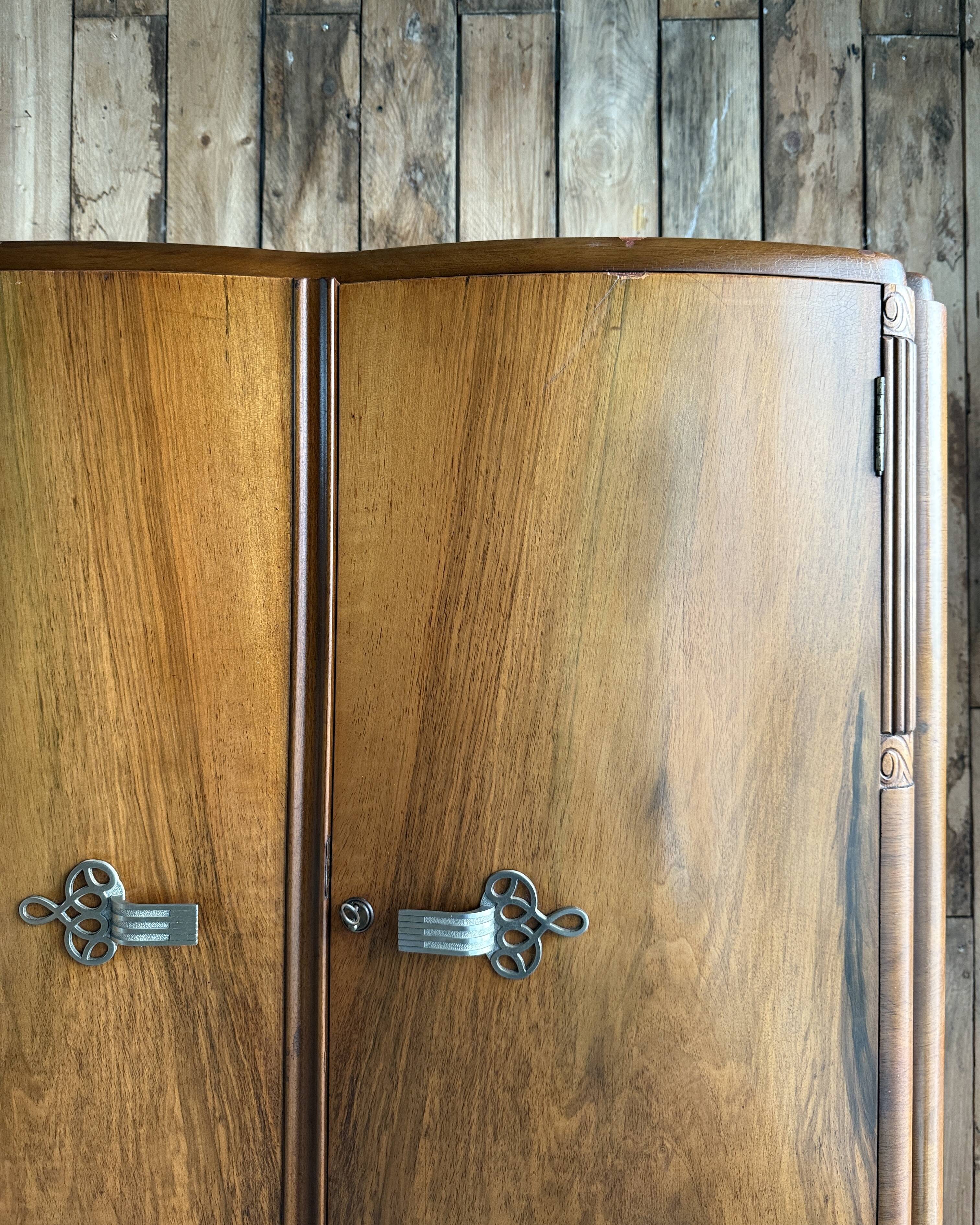 Armoire Art Déco anglaise