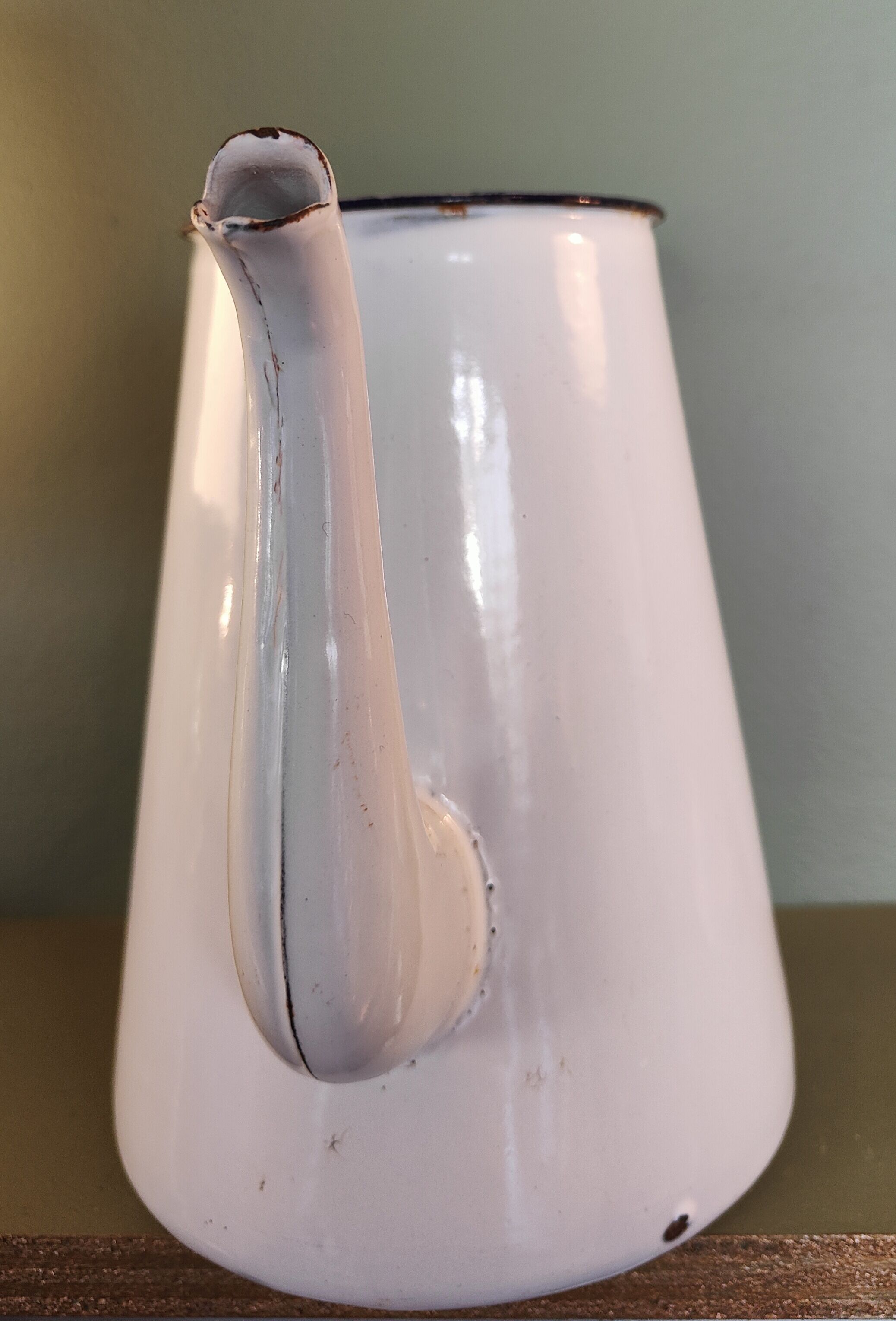 Enamelled coffee maker