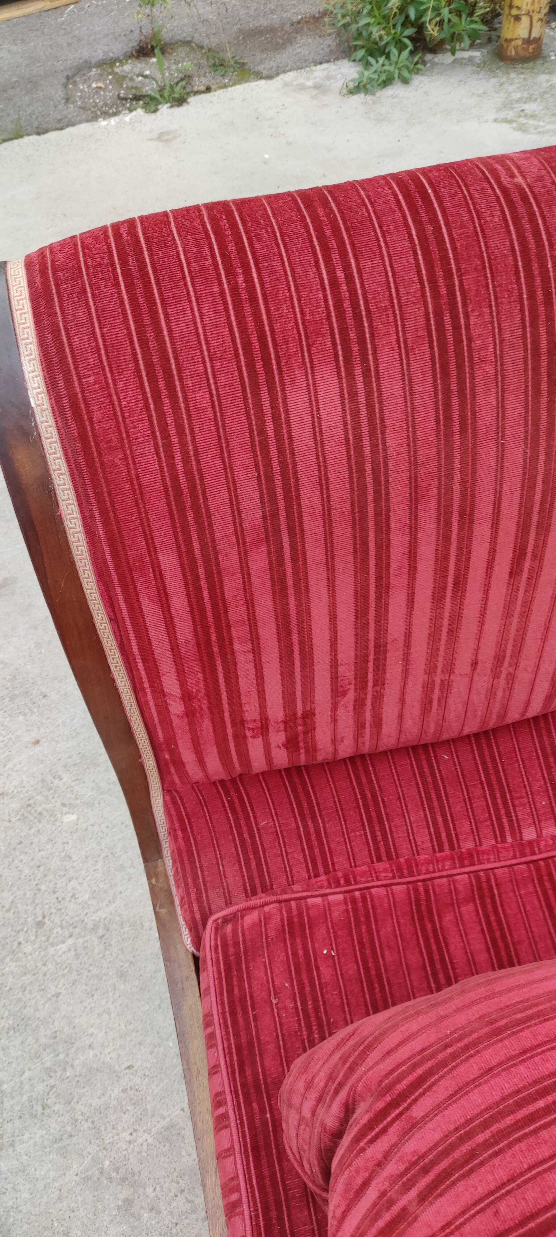 Meridian, old walnut and velvet daybed