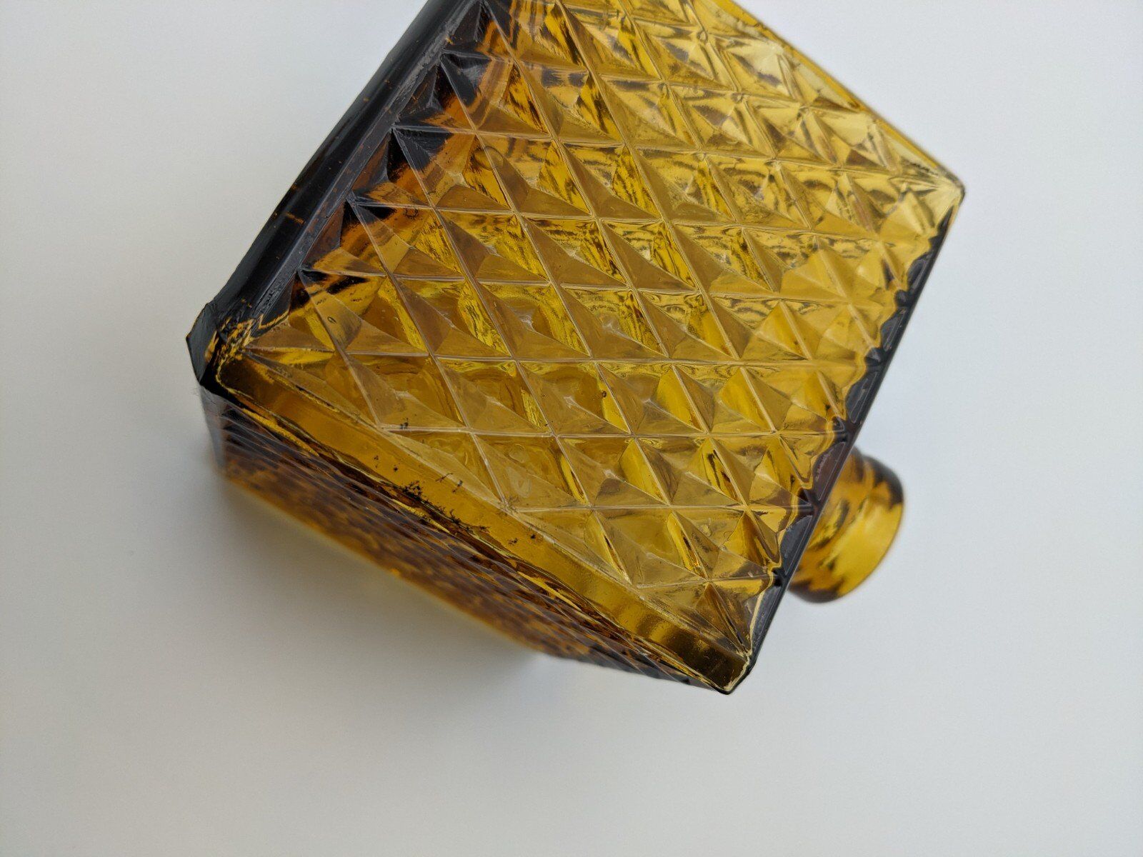 small square carafe, smoked brown