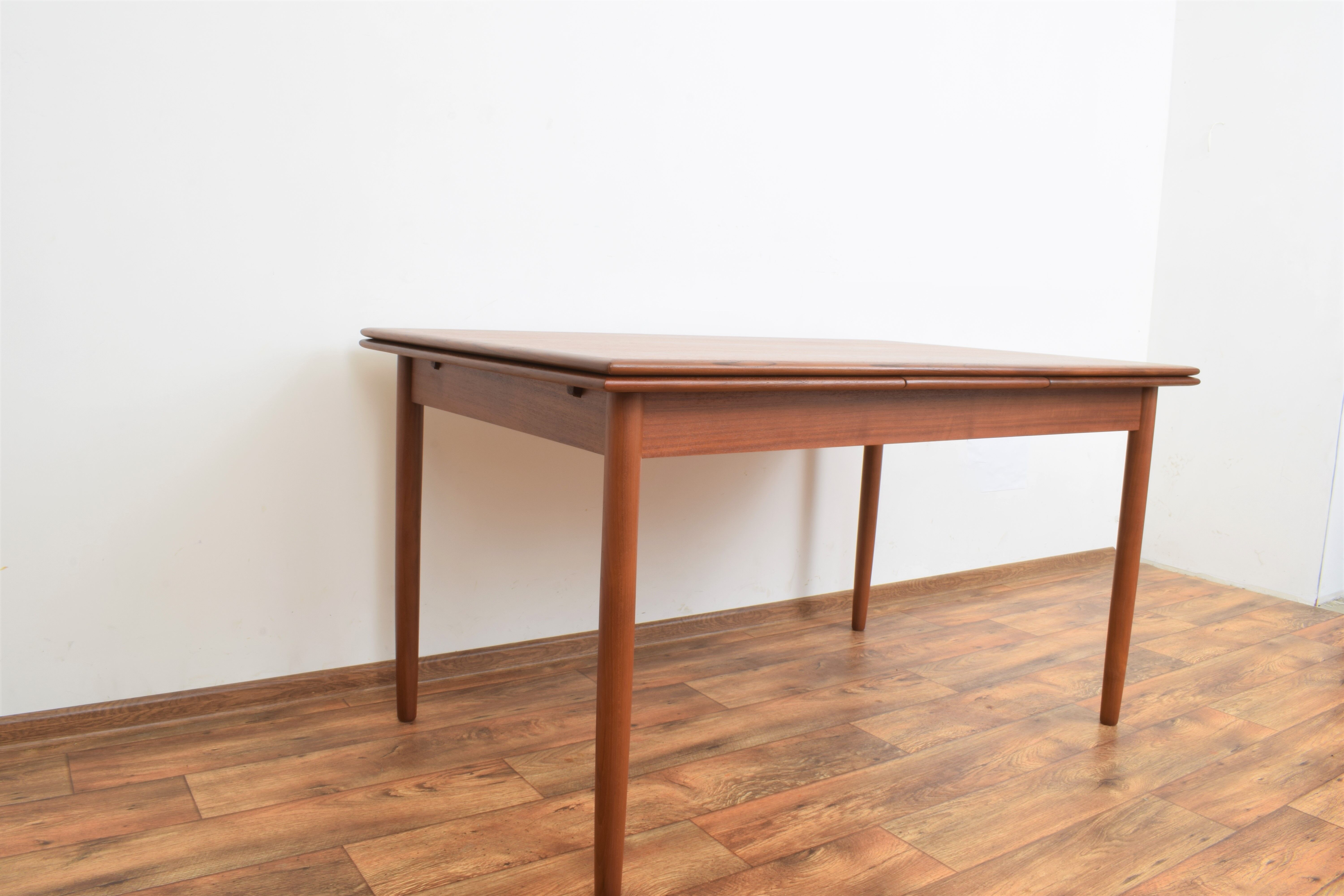 Mid-century danish teak extendable dining table, 1960