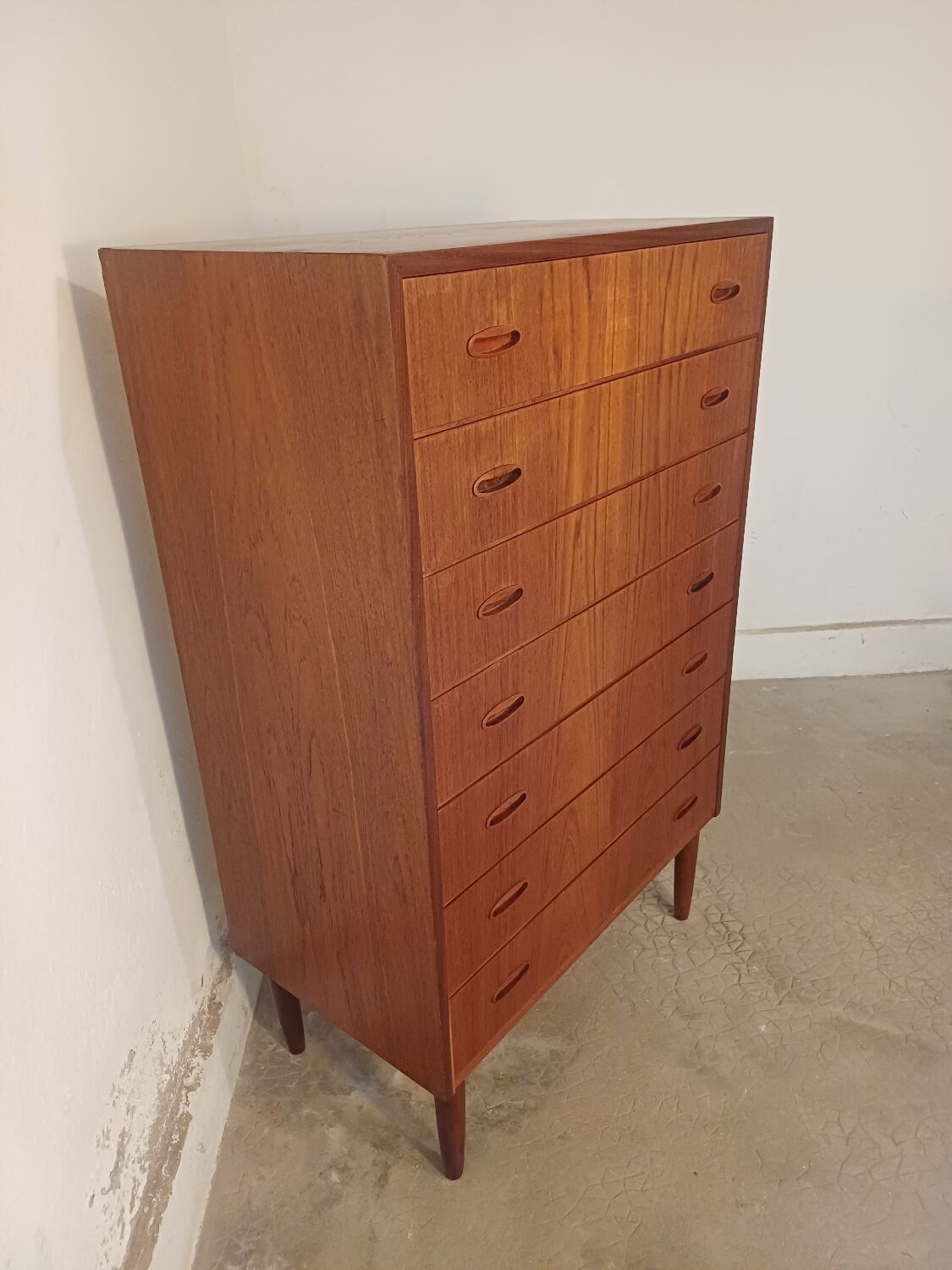 Scandinavian chest of drawers
