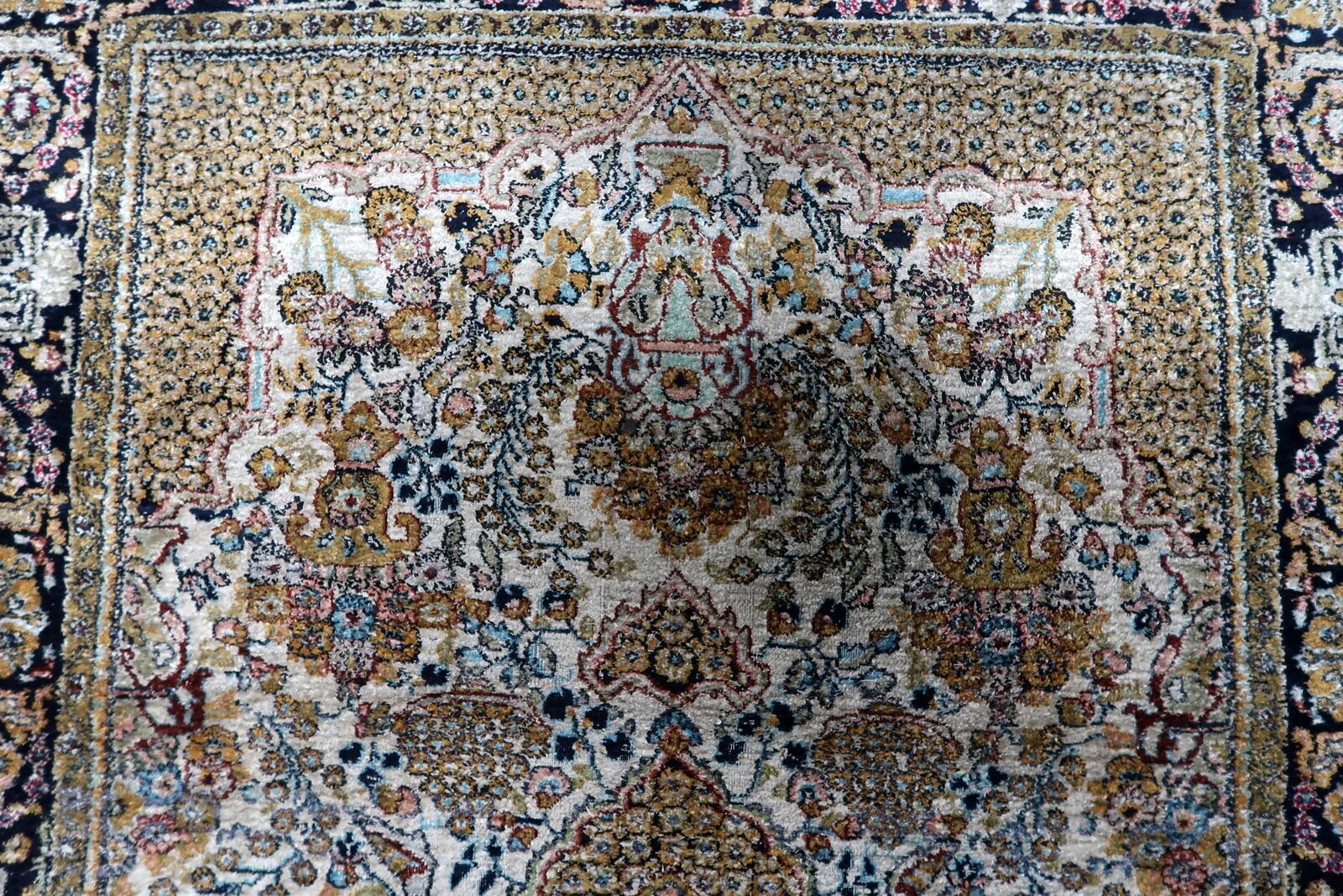 1950s Handmade Kashmir silk medallion rug, 109 × 165 cm - 1C1293