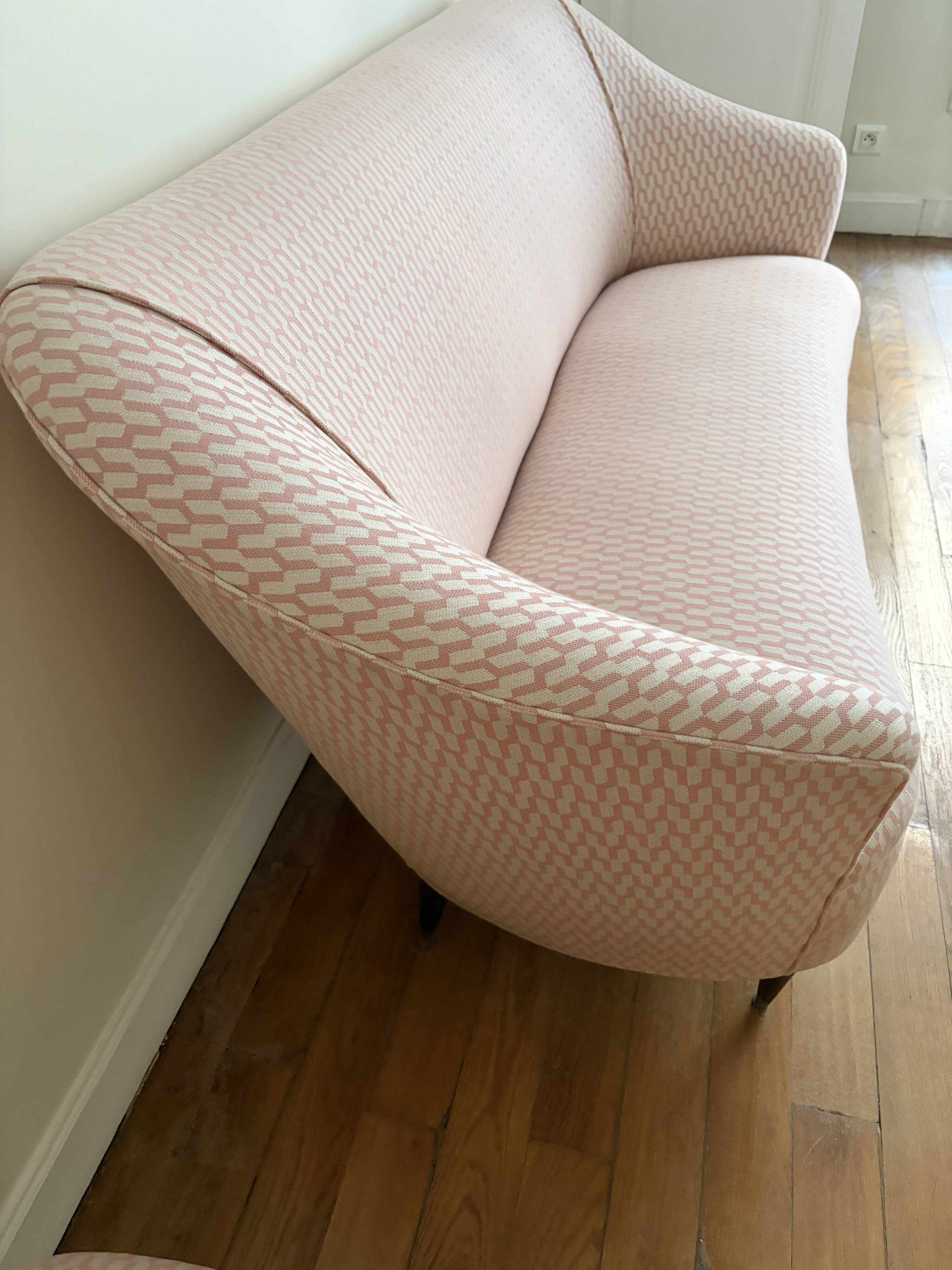 Vintage Italian 1960s pink fabric sofa – Organic design
