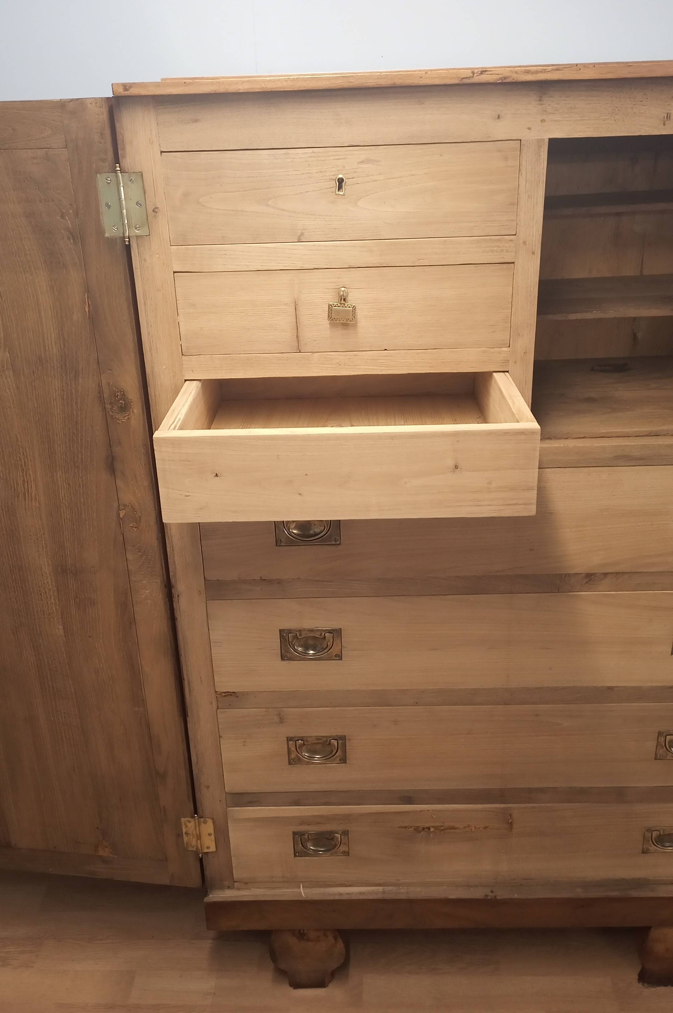 Armoire en noyer italien 1920