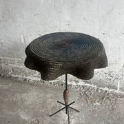 Lot de 2 tables d’appoint vintage italiennes en raphia