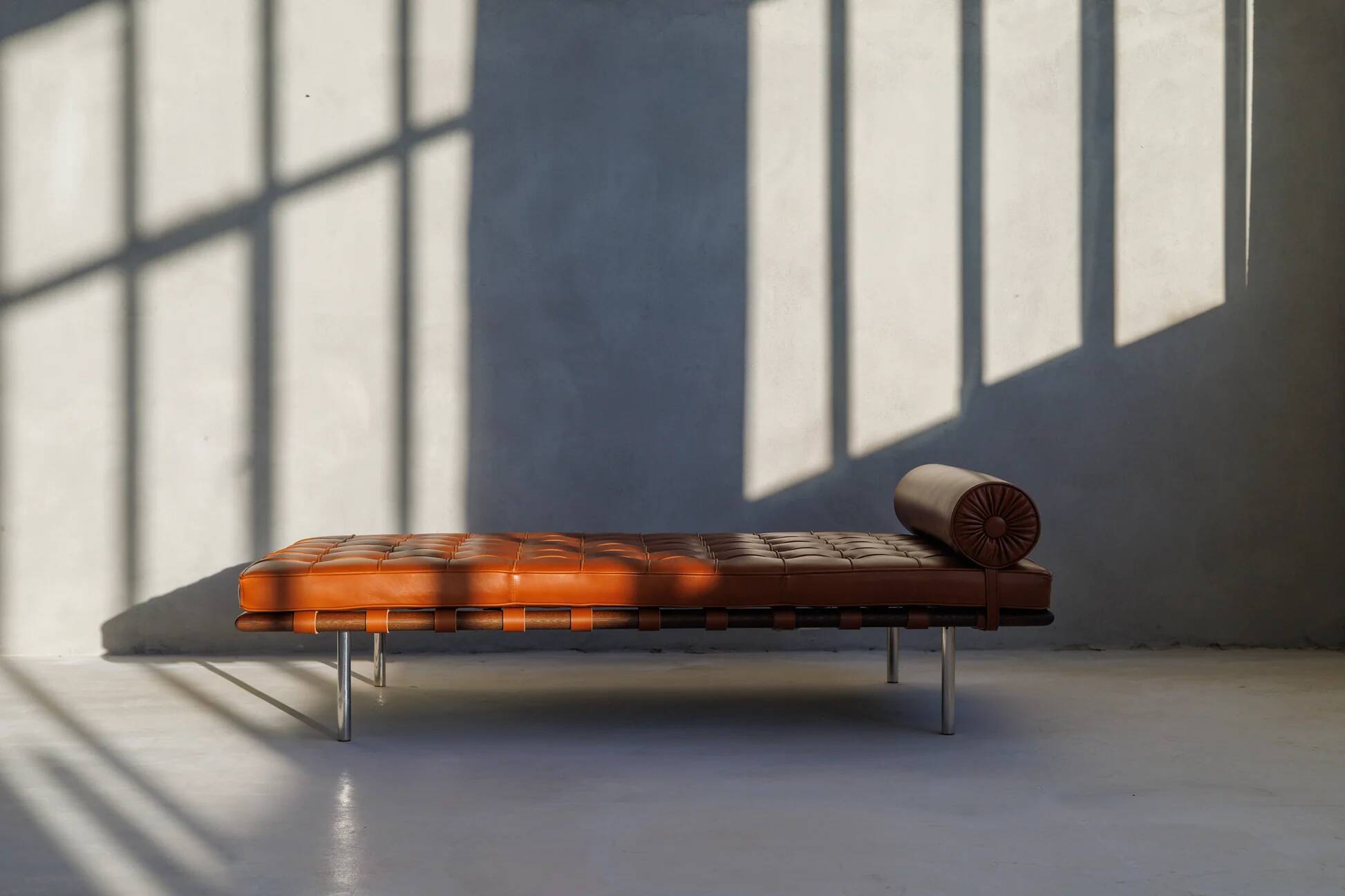 Barcelona day bed by Mies van der Rohe for Knoll - cognac leather