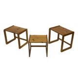 Ensemble vintage de trois tables d'appoint en pin, tables gigognes, années 1970