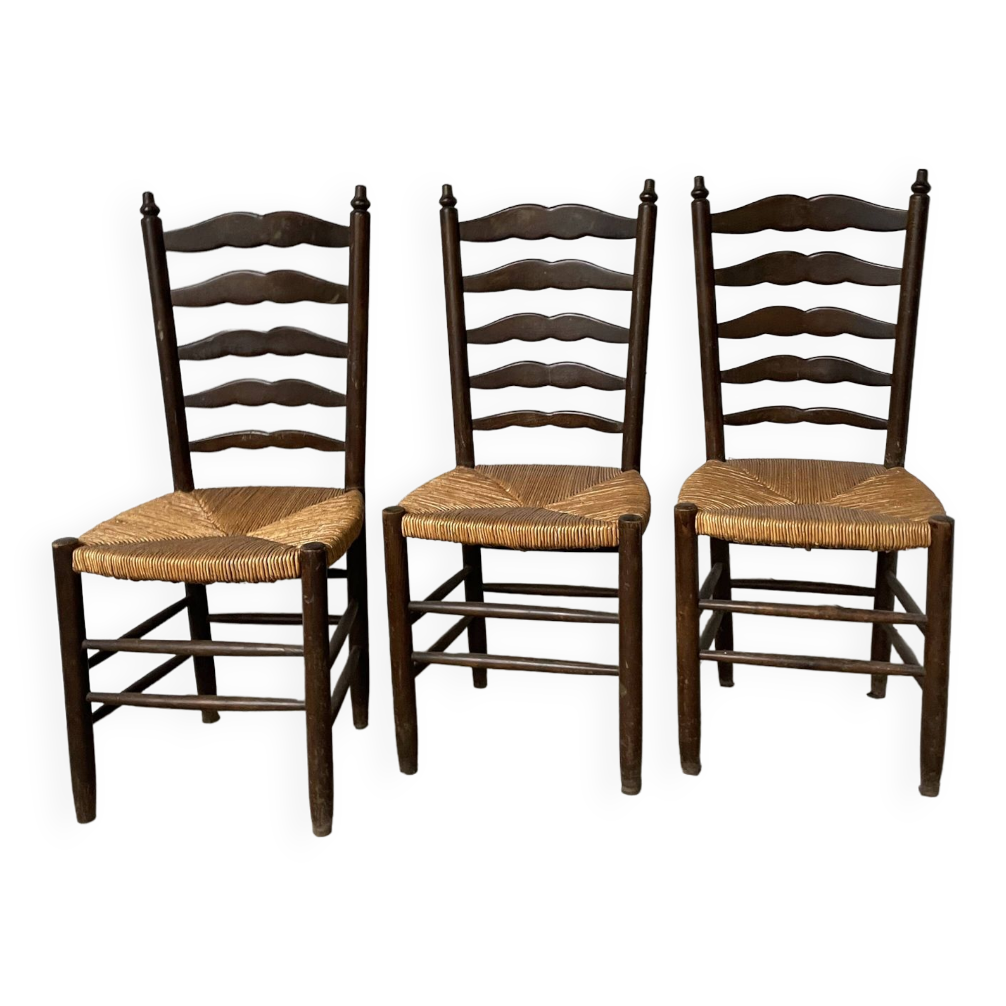 Trio rustic chairs in oak straw