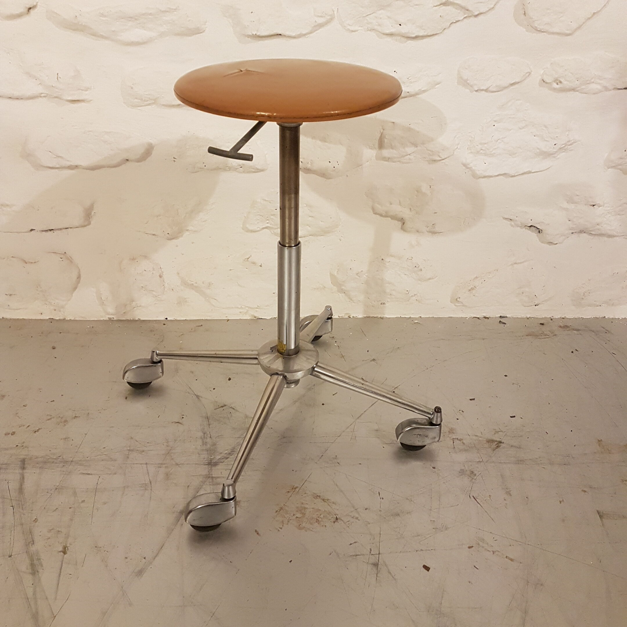 Workshop stool on wheels