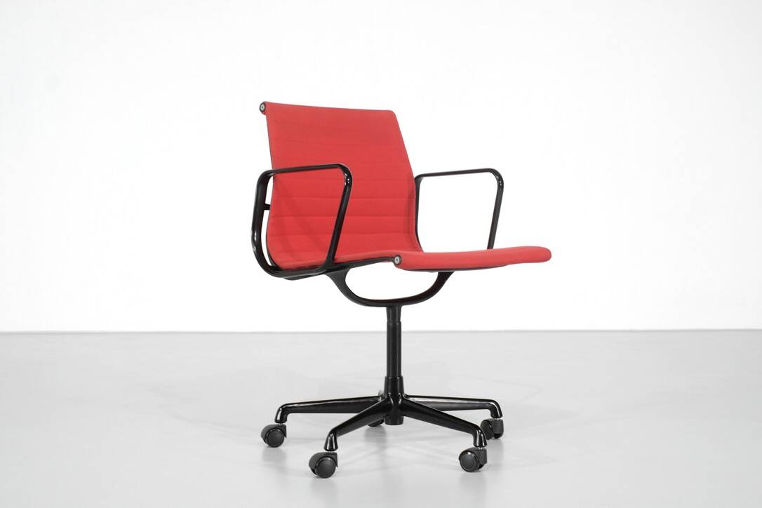 "EA 117" armchair by Charles and Ray Eames for ICF USA 1969.