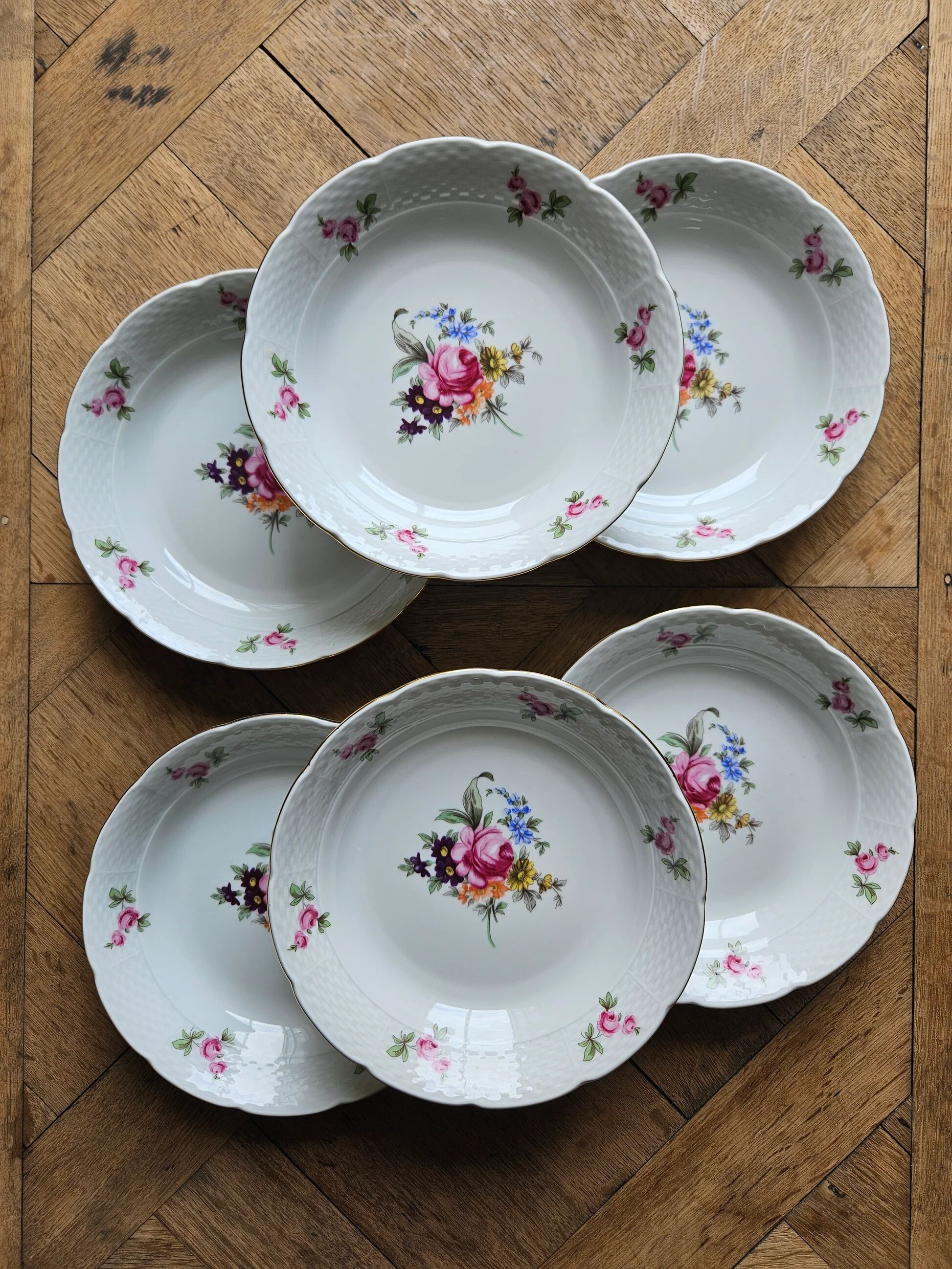 Assiettes creuses en porcelaine de Bohême