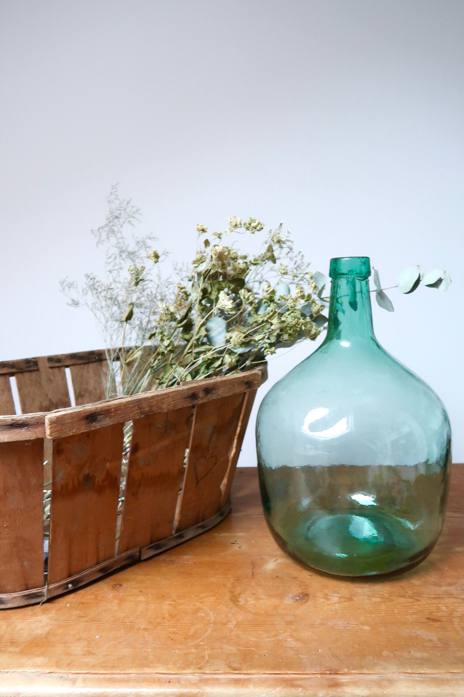 8-litre green demijohn