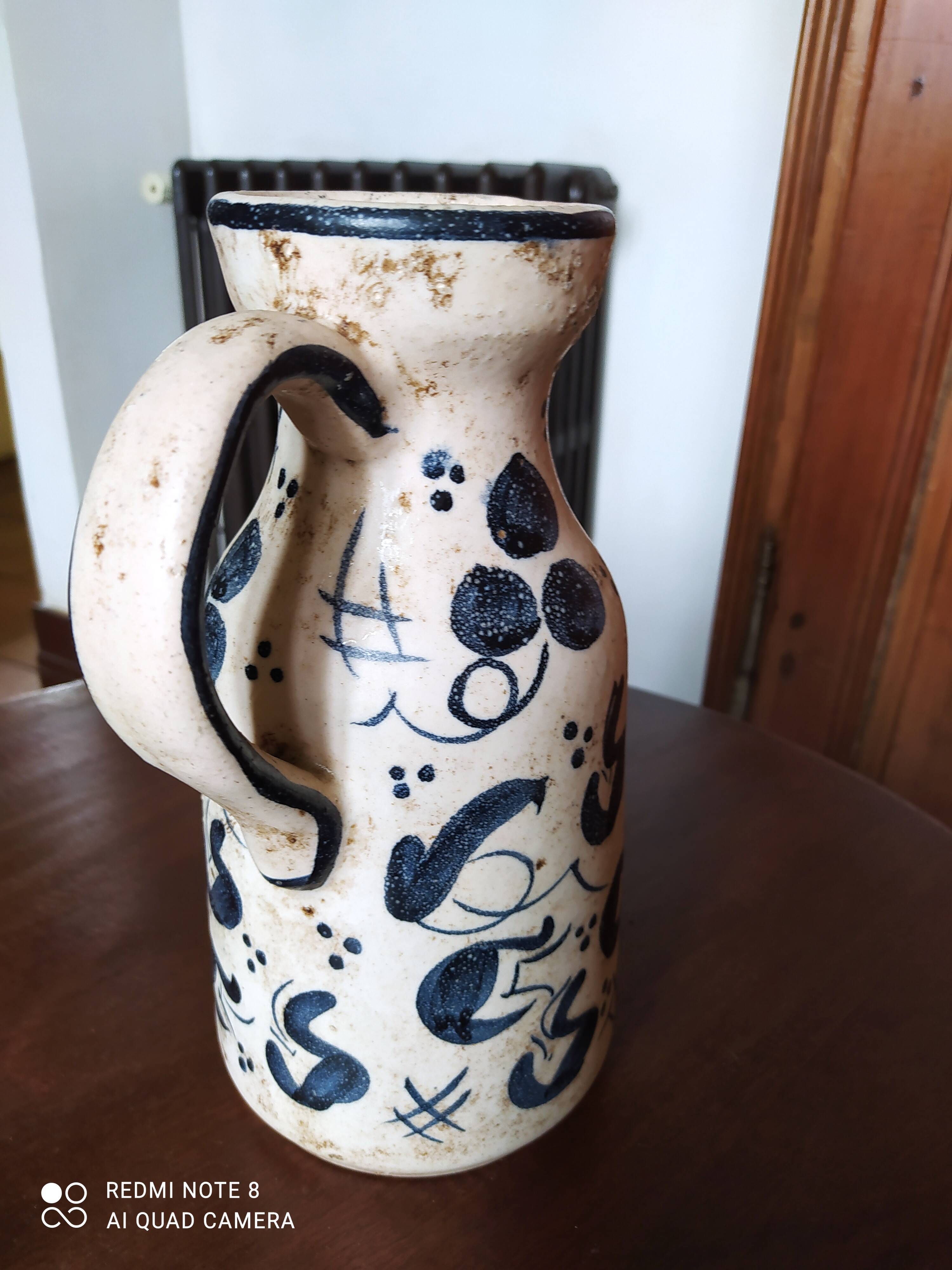 Pichet en céramique signé Artesa motif oiseau