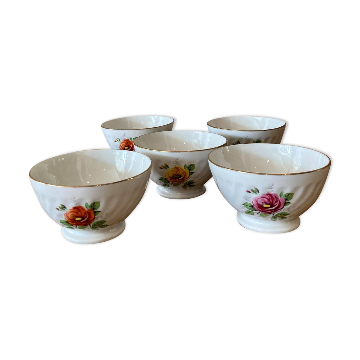 Set of 5 porcelain bowls