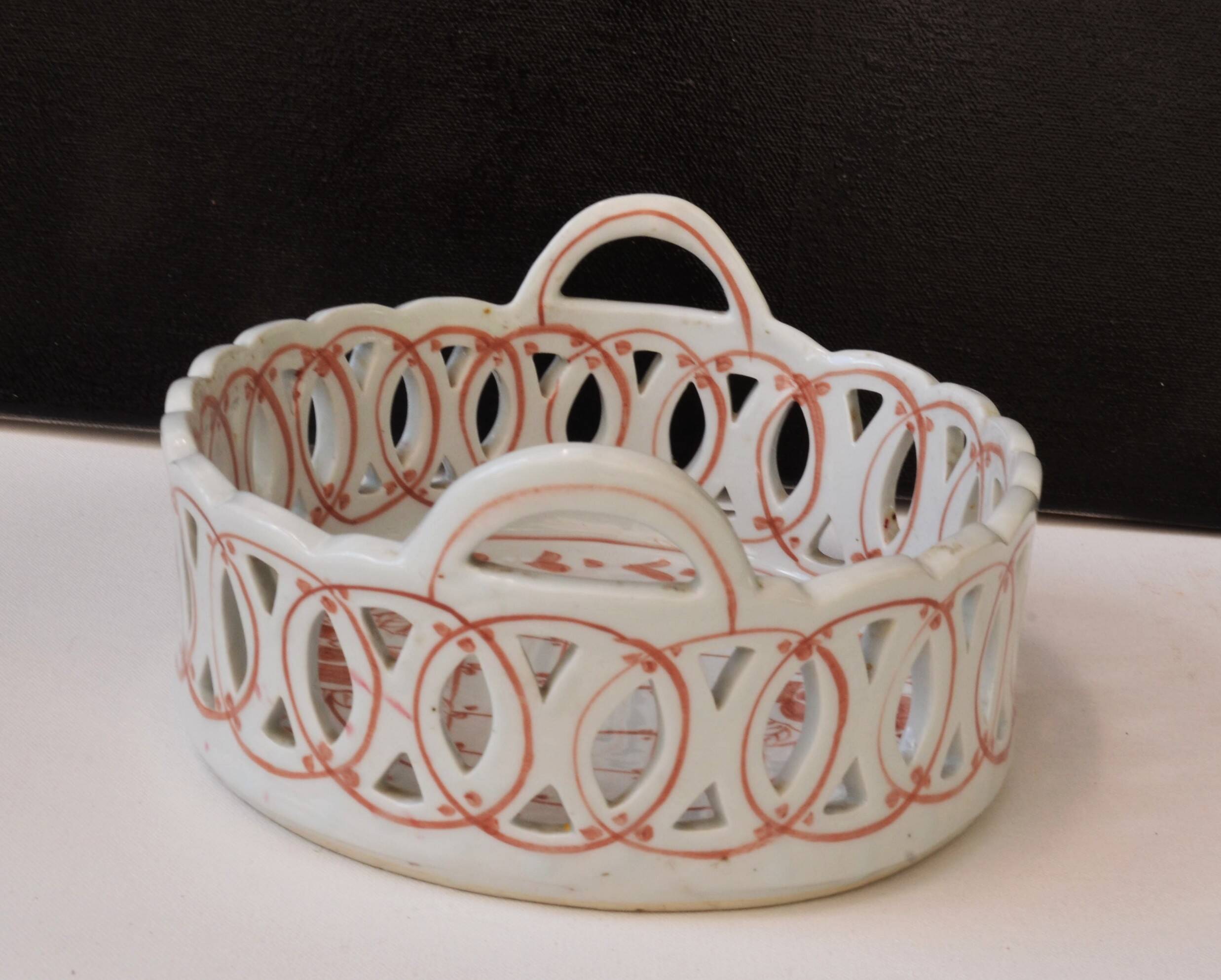 Ludwigsburg Porcelain Reticulated Bascket or Openwork Basket Dimensions 22,5cm