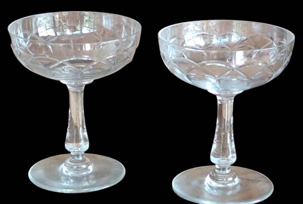 Série de 11 coupes à champagne en cristal taillé