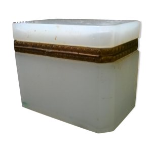 Boite en opaline ancienne epoque