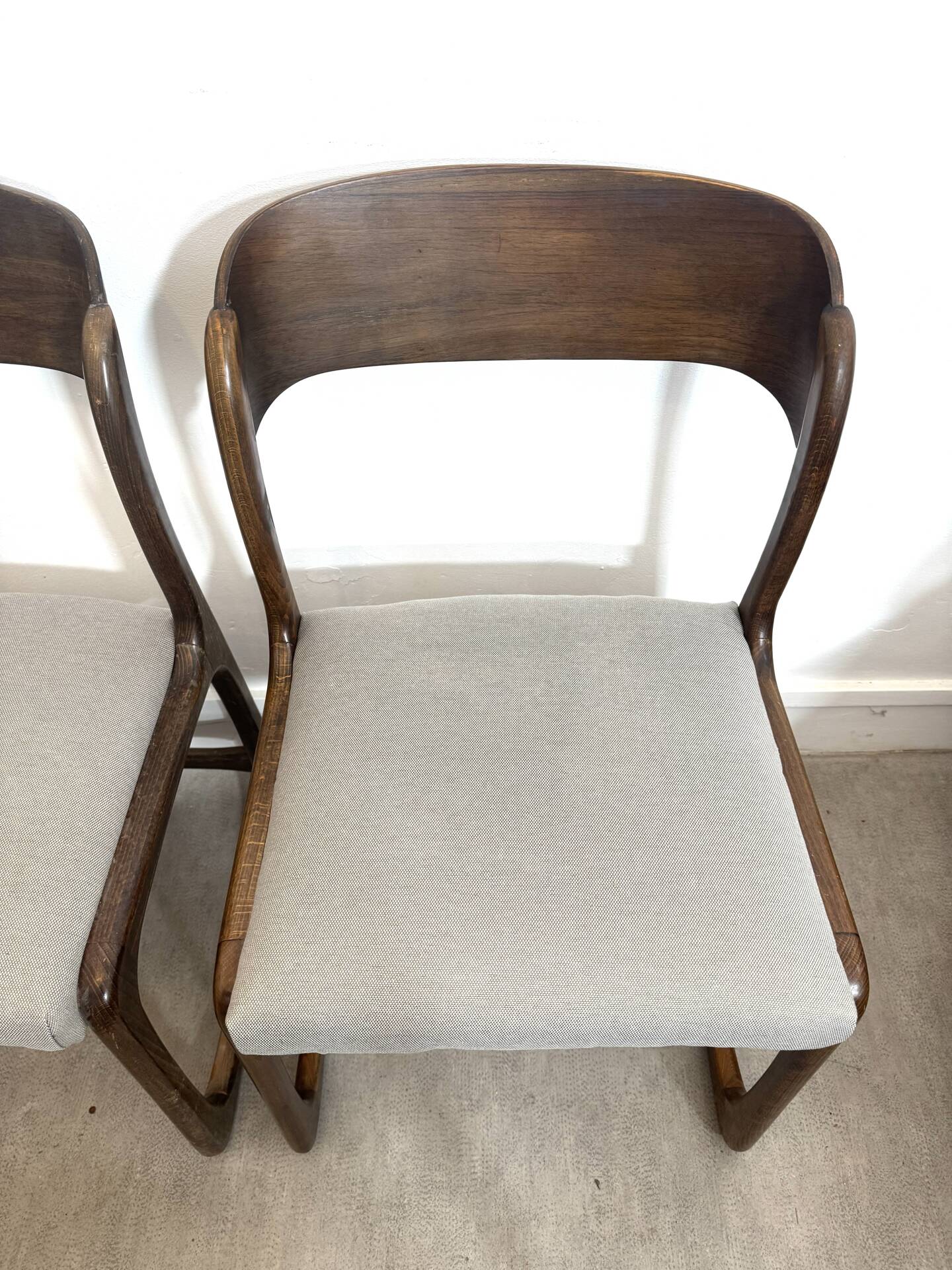 Lot de six chaises « traîneau » Baumann assises restaurées