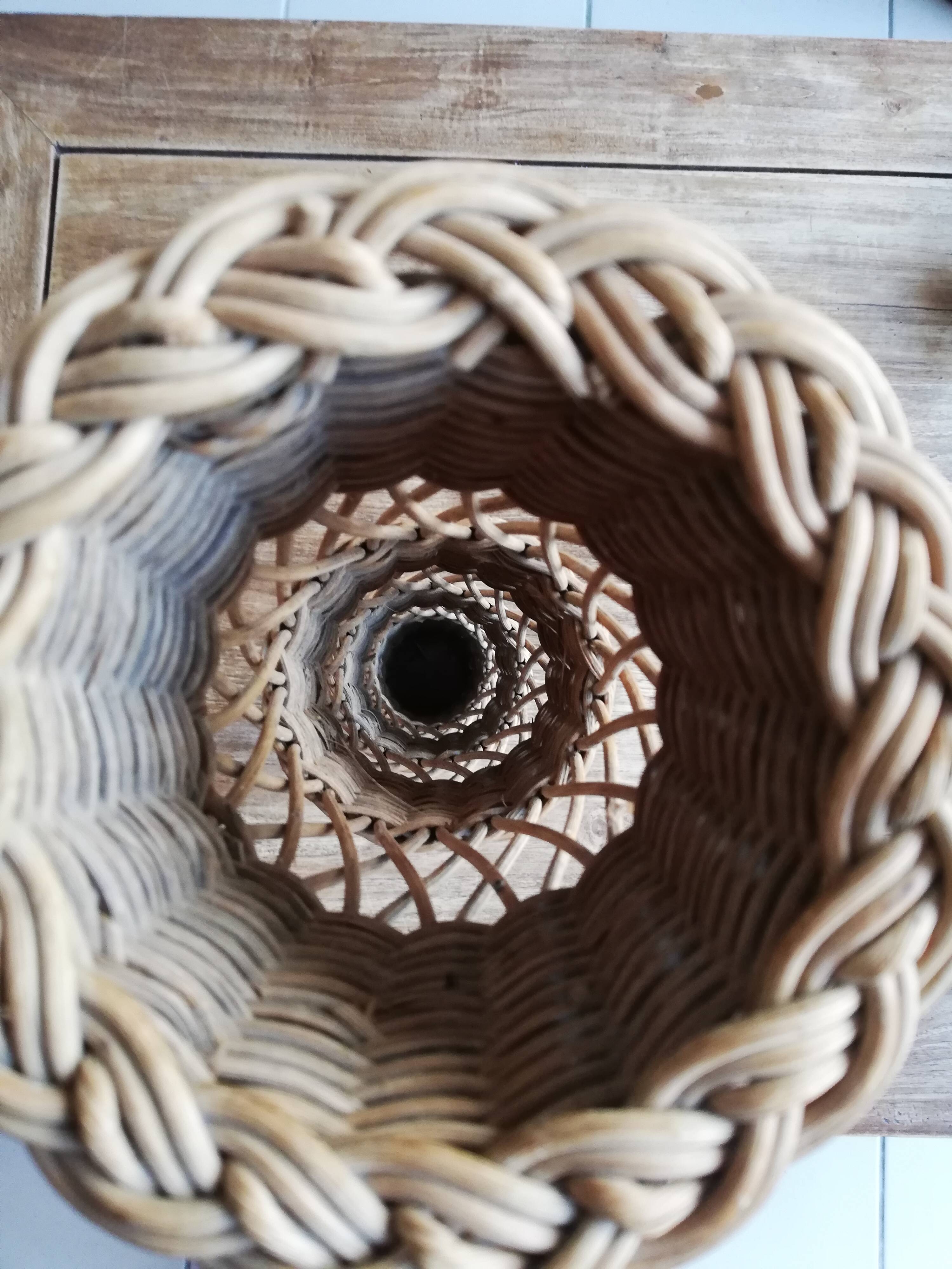 Rattan bouquet holder