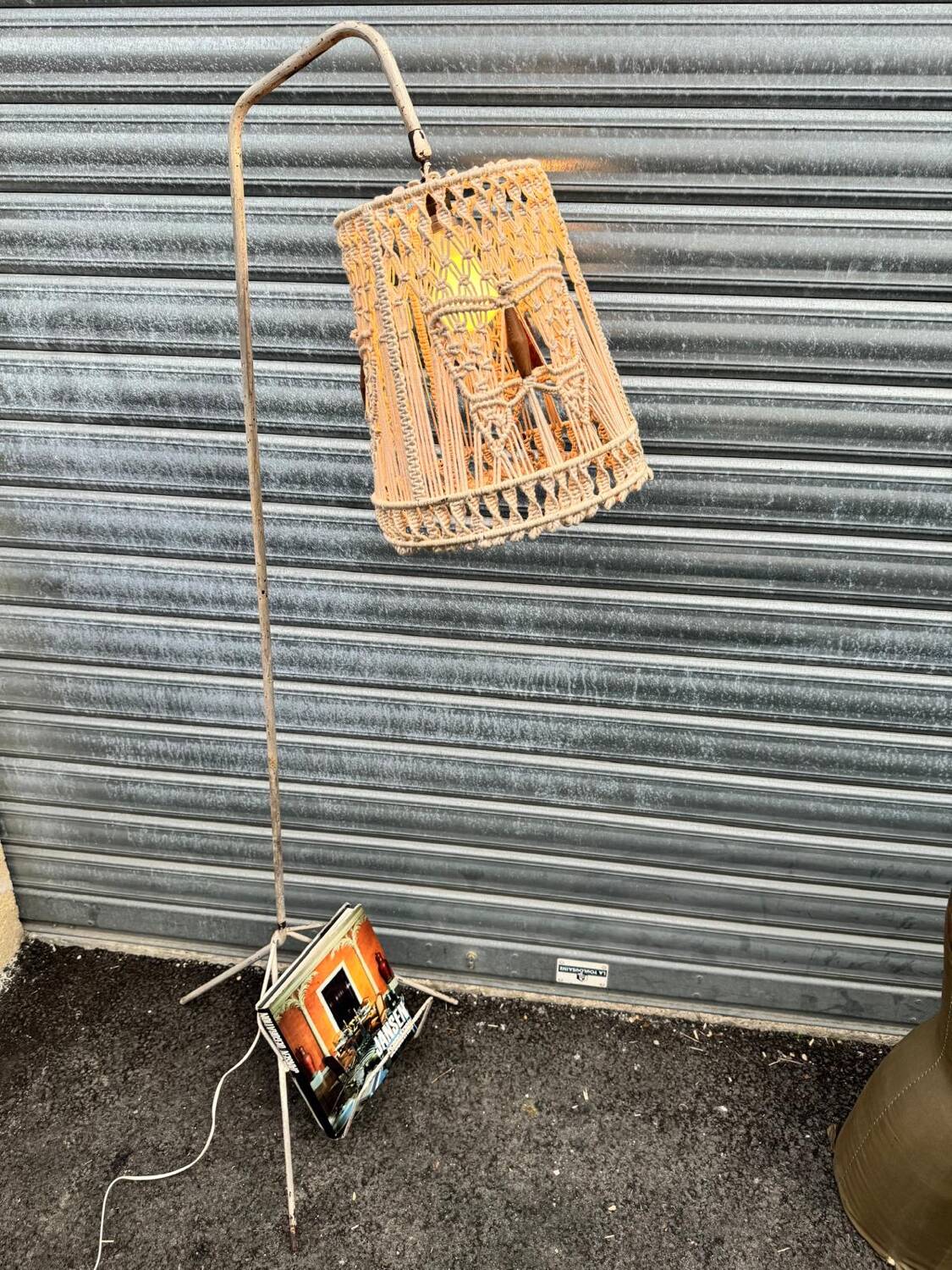 Rare vintage tripod floor lamp model from the 1950s.