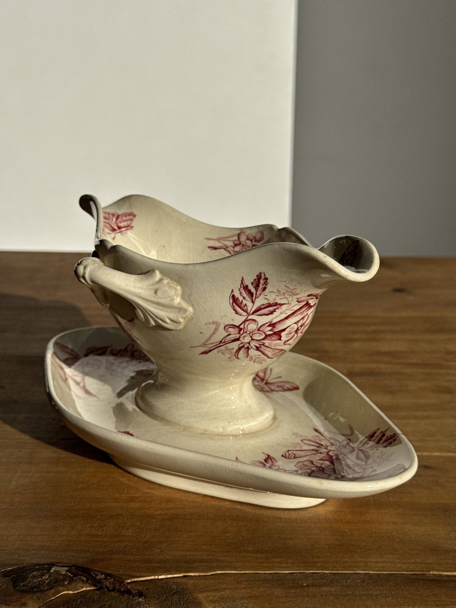 Saucier ancienne en faïence rose de Badonviller modèle Jasmin
