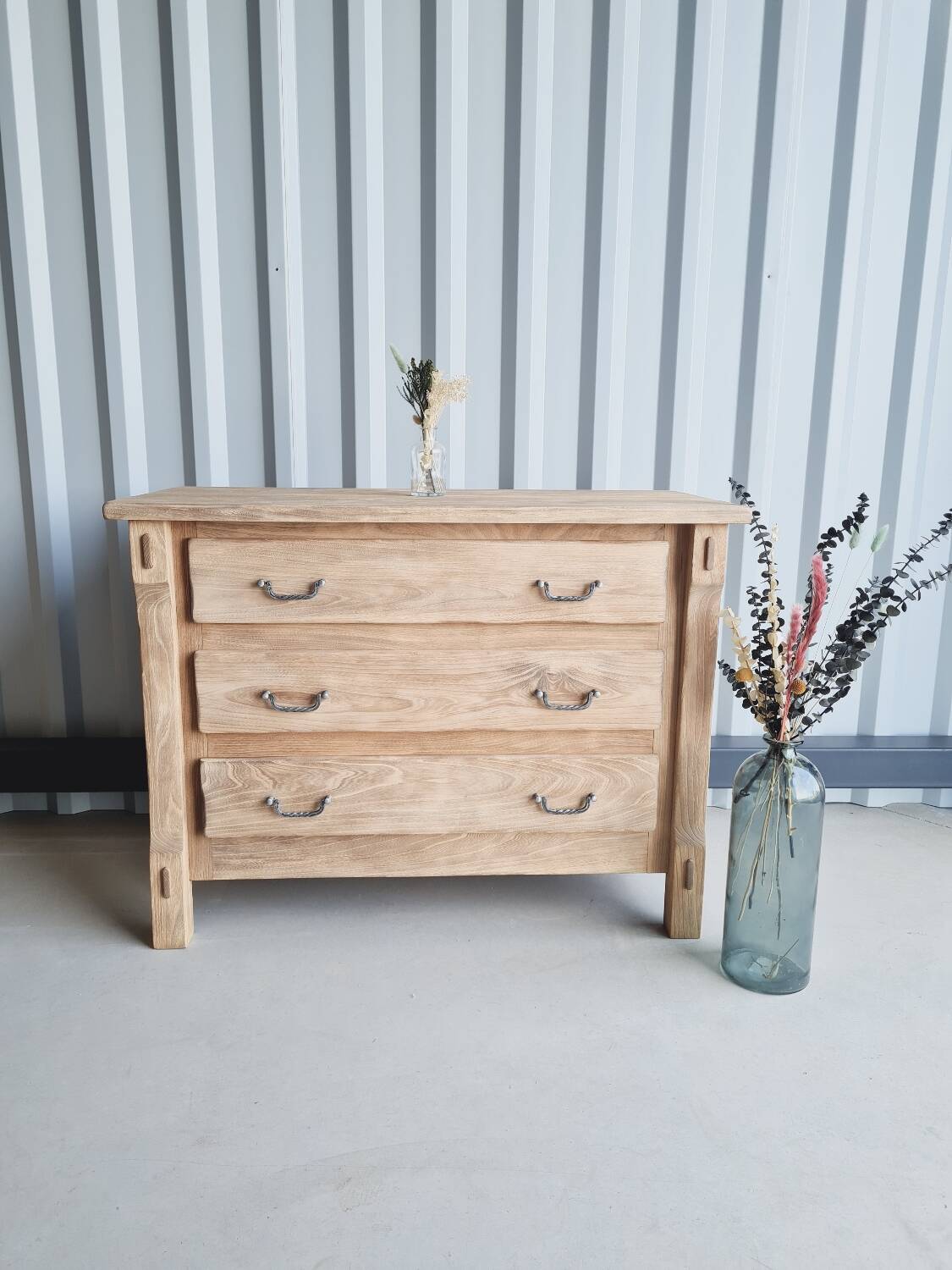 Solid wood chest of drawers