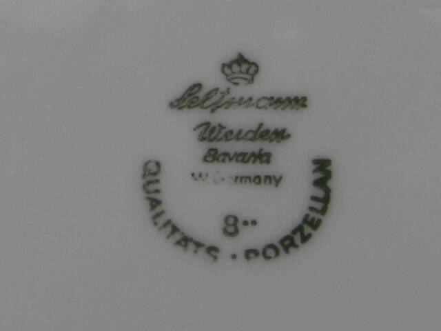 Set of 6 deep porcelain plates. Germany BAVARIA. Gold rim.