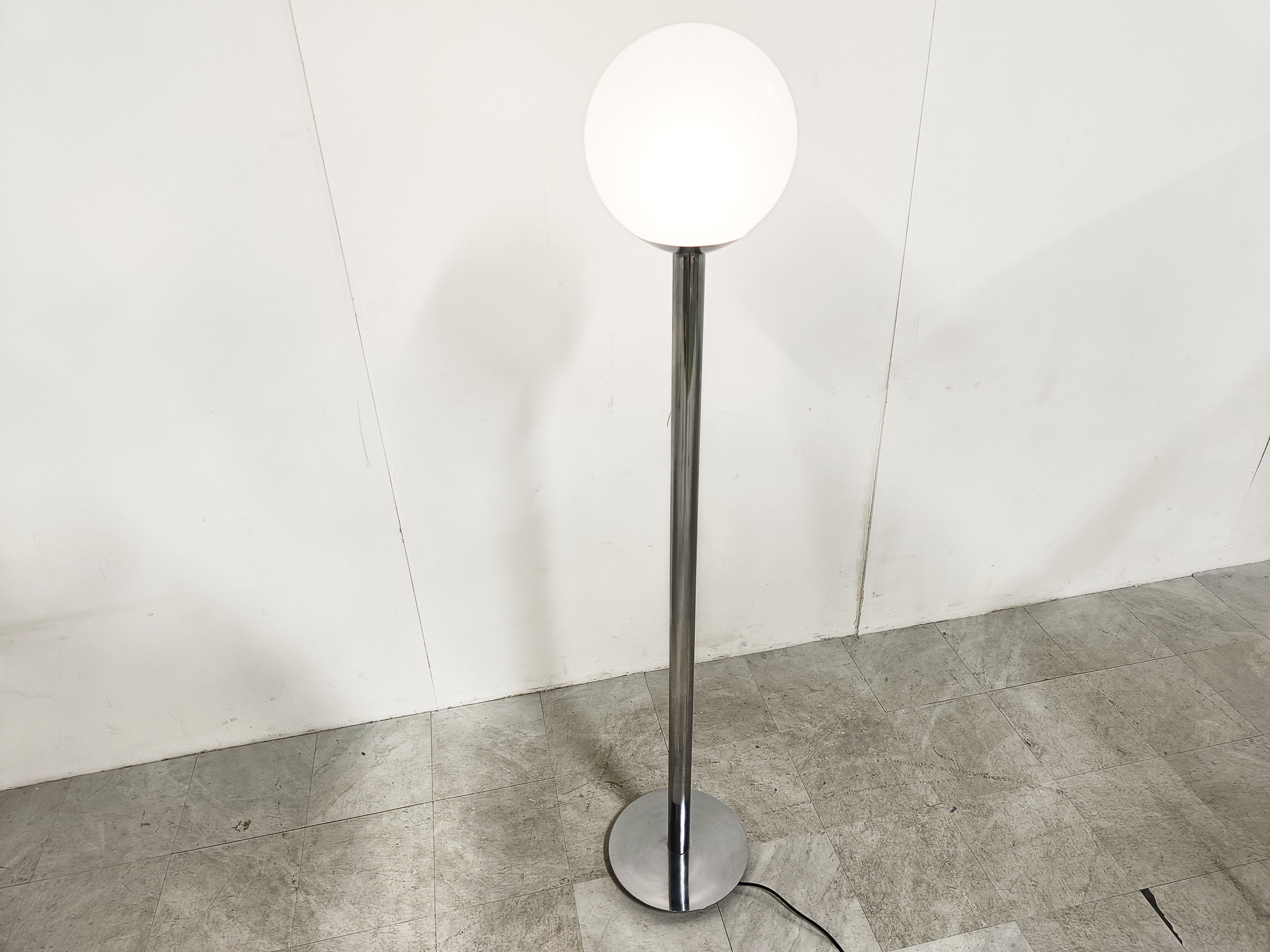 Lampadaire vintage chromé et verre, années 1970