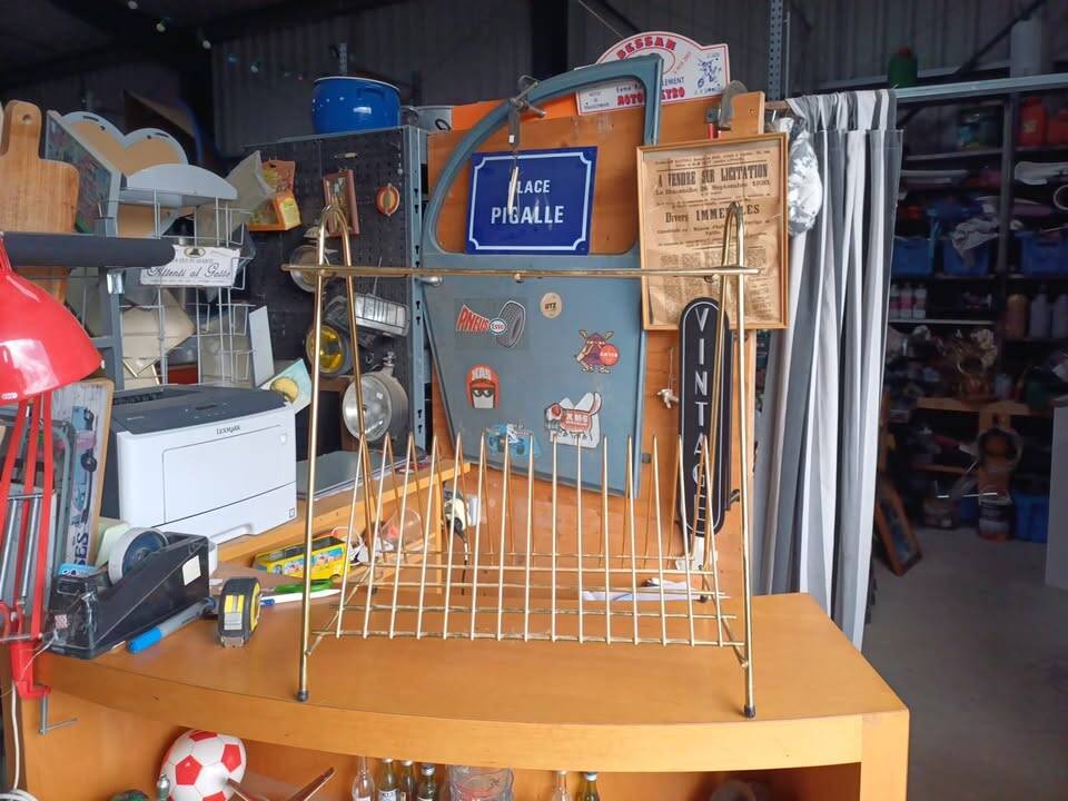 Table d’appoint porte vyniles