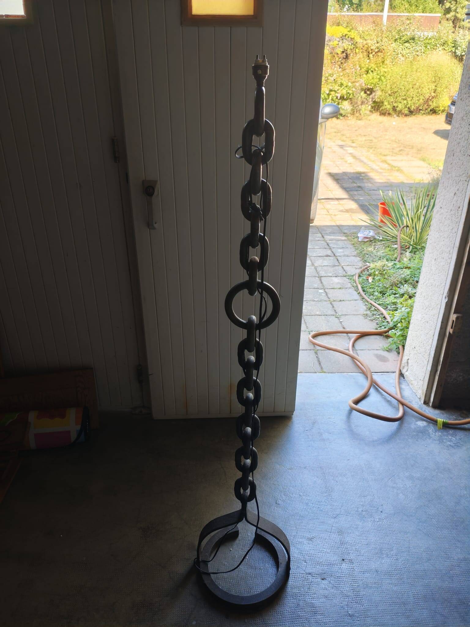Brutalist chain floor lamp in wrought iron