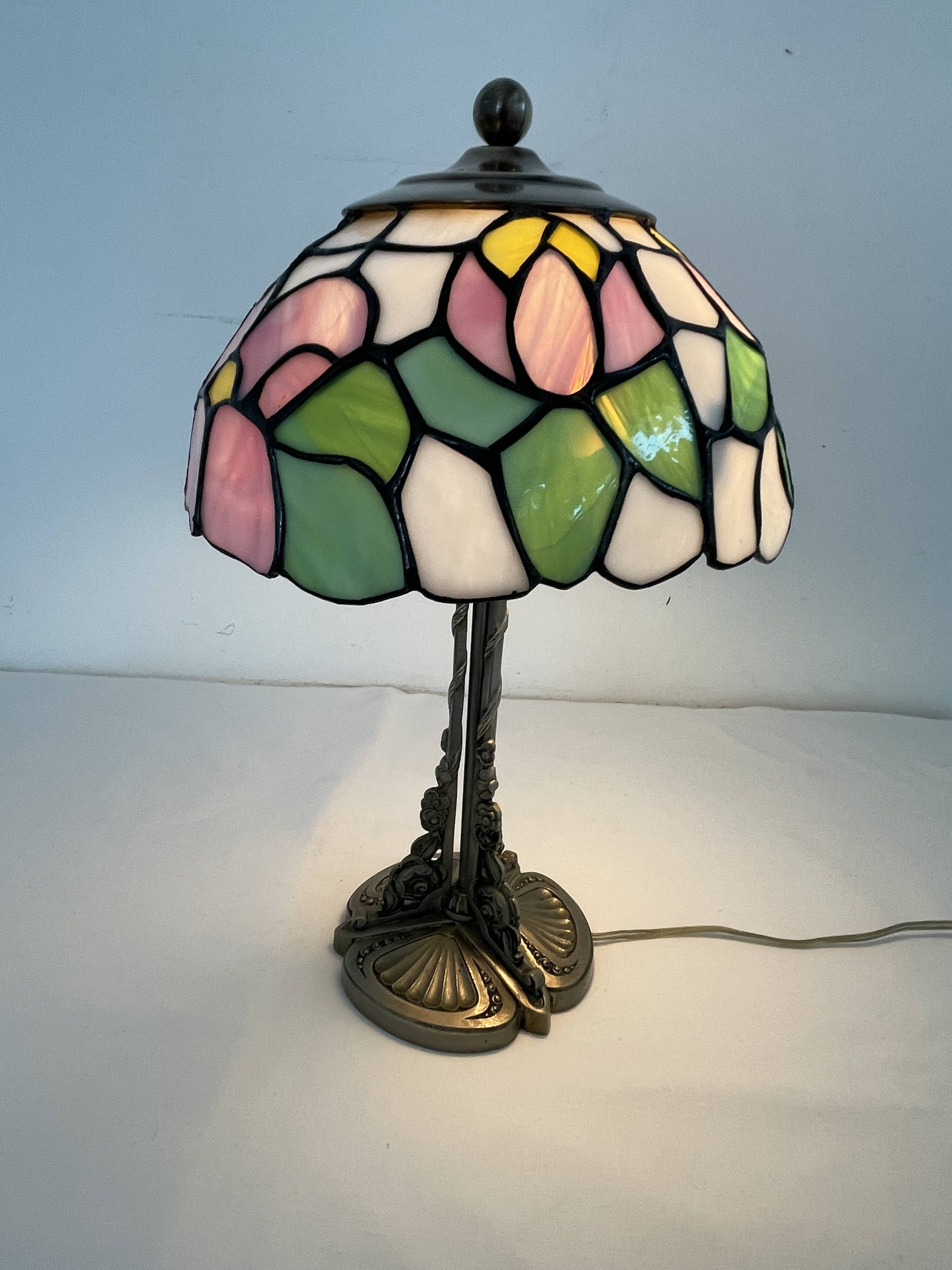 Tiffany style table lamp, stained glass lampshade, silver metal base, Art Nouveau style