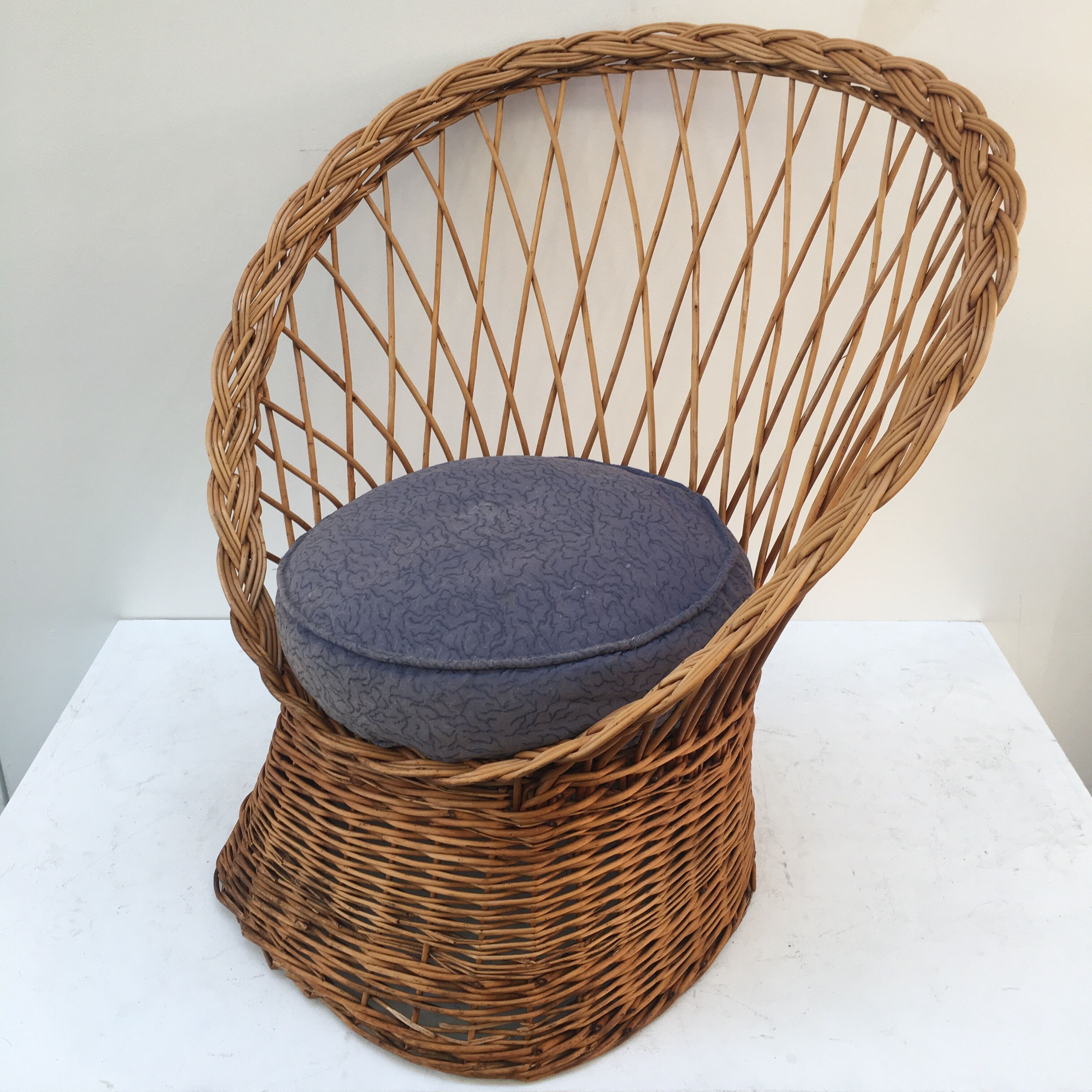 Braided wicker throne armchair