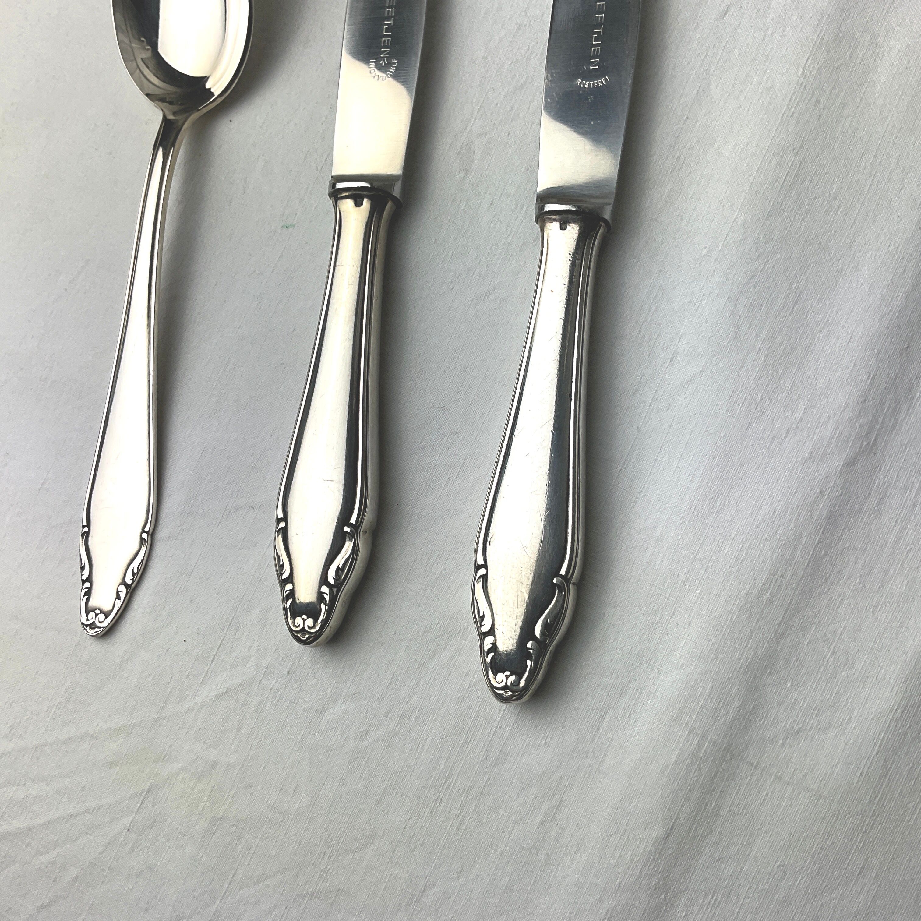 Paire de couteaux et cuillère de table argent Deetjen 100