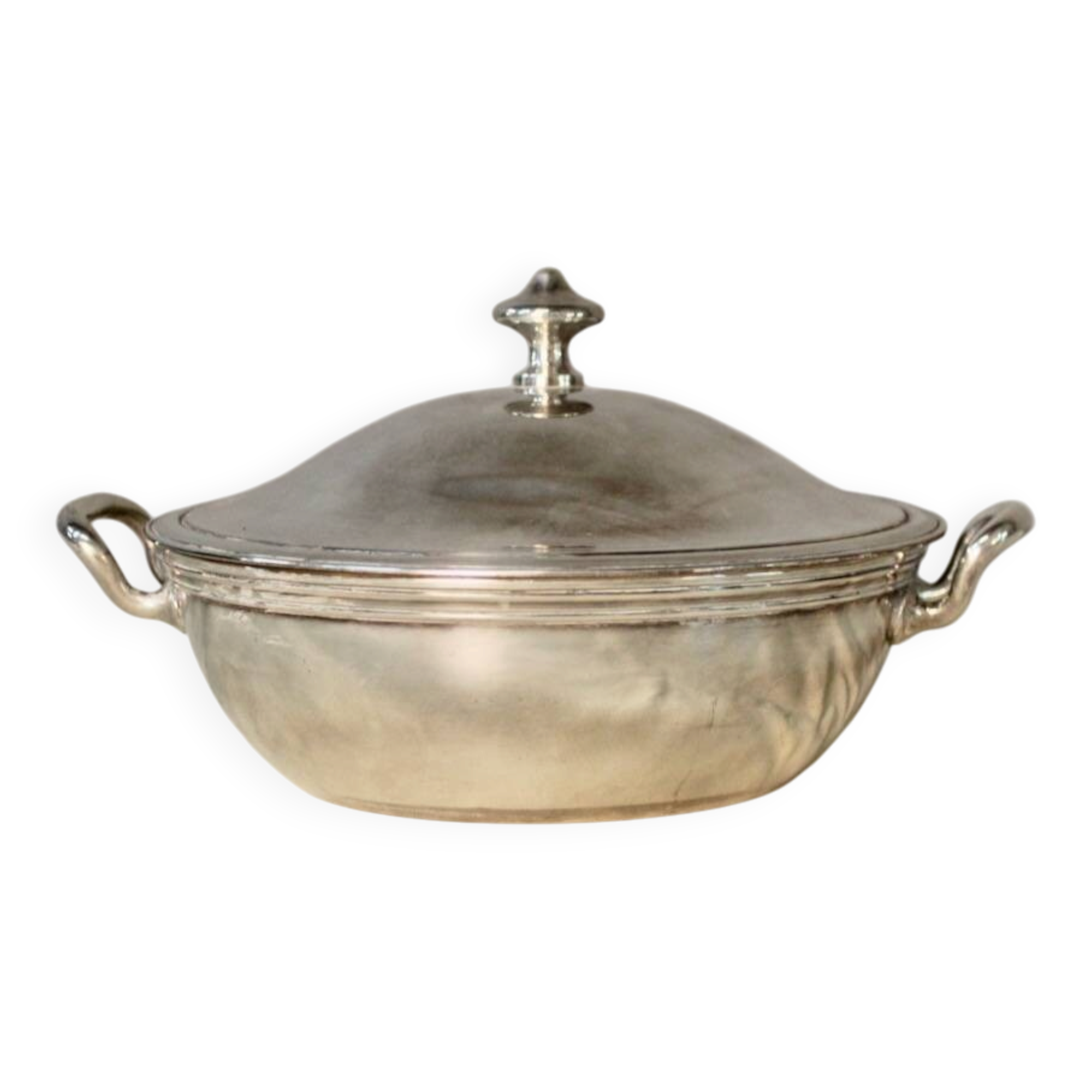 Silver-plated vegetable dish with its lid, hallmark of Santucci Thiebaut.