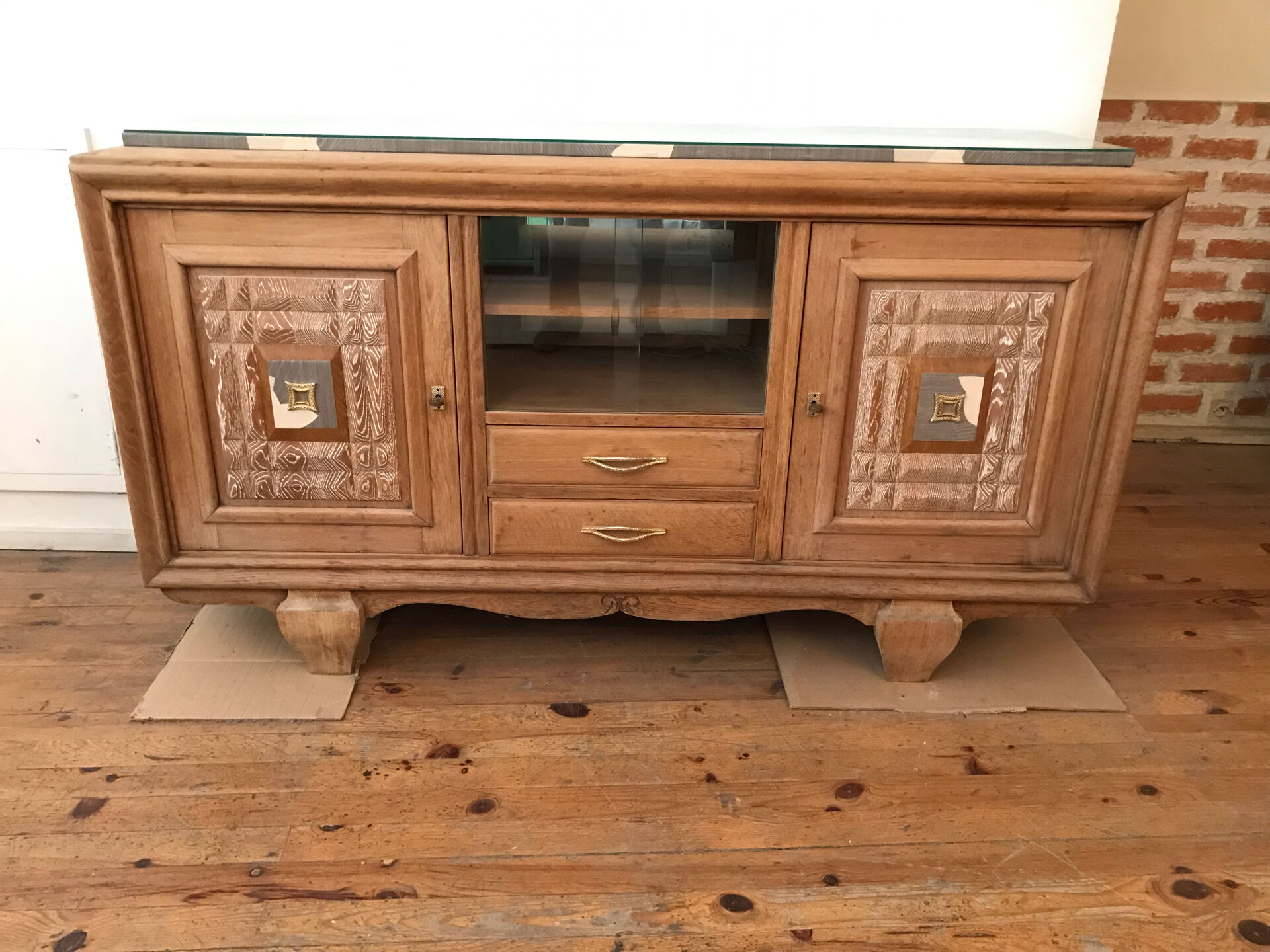 Buffet from the 1940s-50s inspired by Art Deco