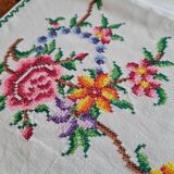 Tea tablecloth with cross stitch embroidery and 4 matching napkins
