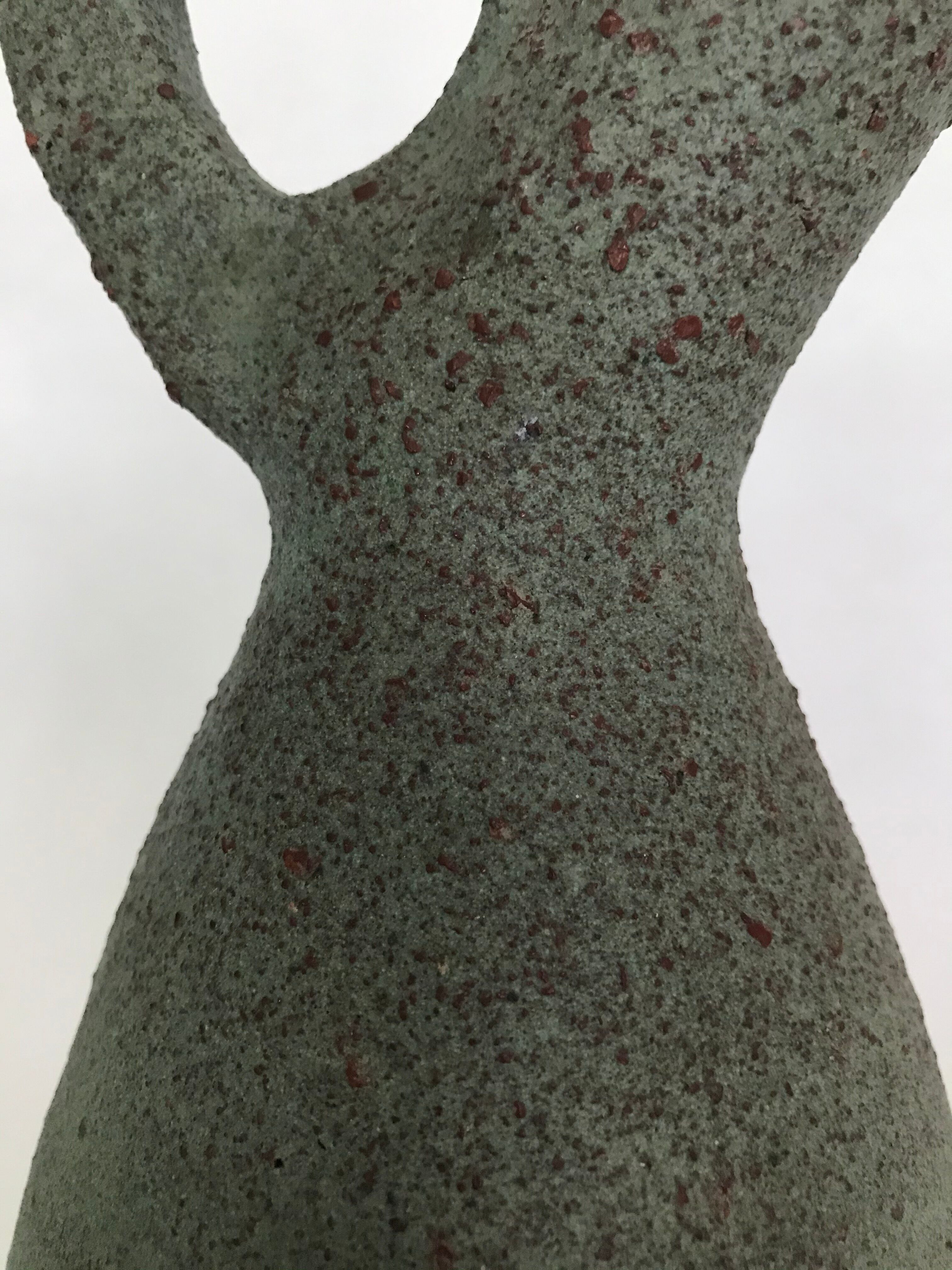 Pichet Accolay en grès, terre chamotée, couleur pistache, vers 1950/1960