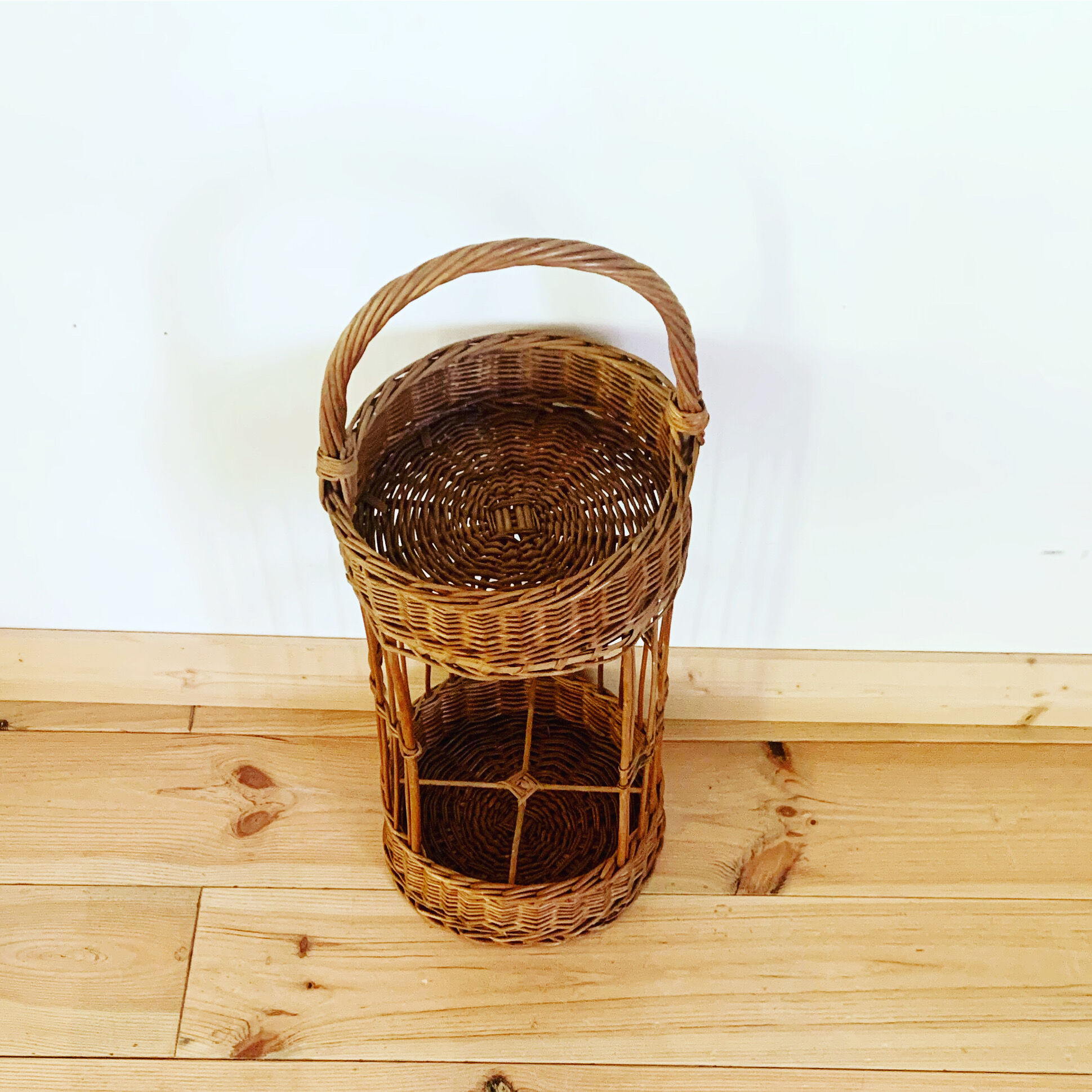 Porte-bouteilles bar vintage en osier