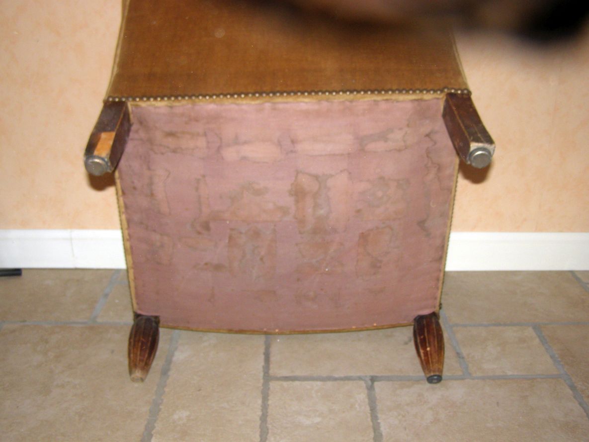 Armchair in solid wood and velvet fabrics