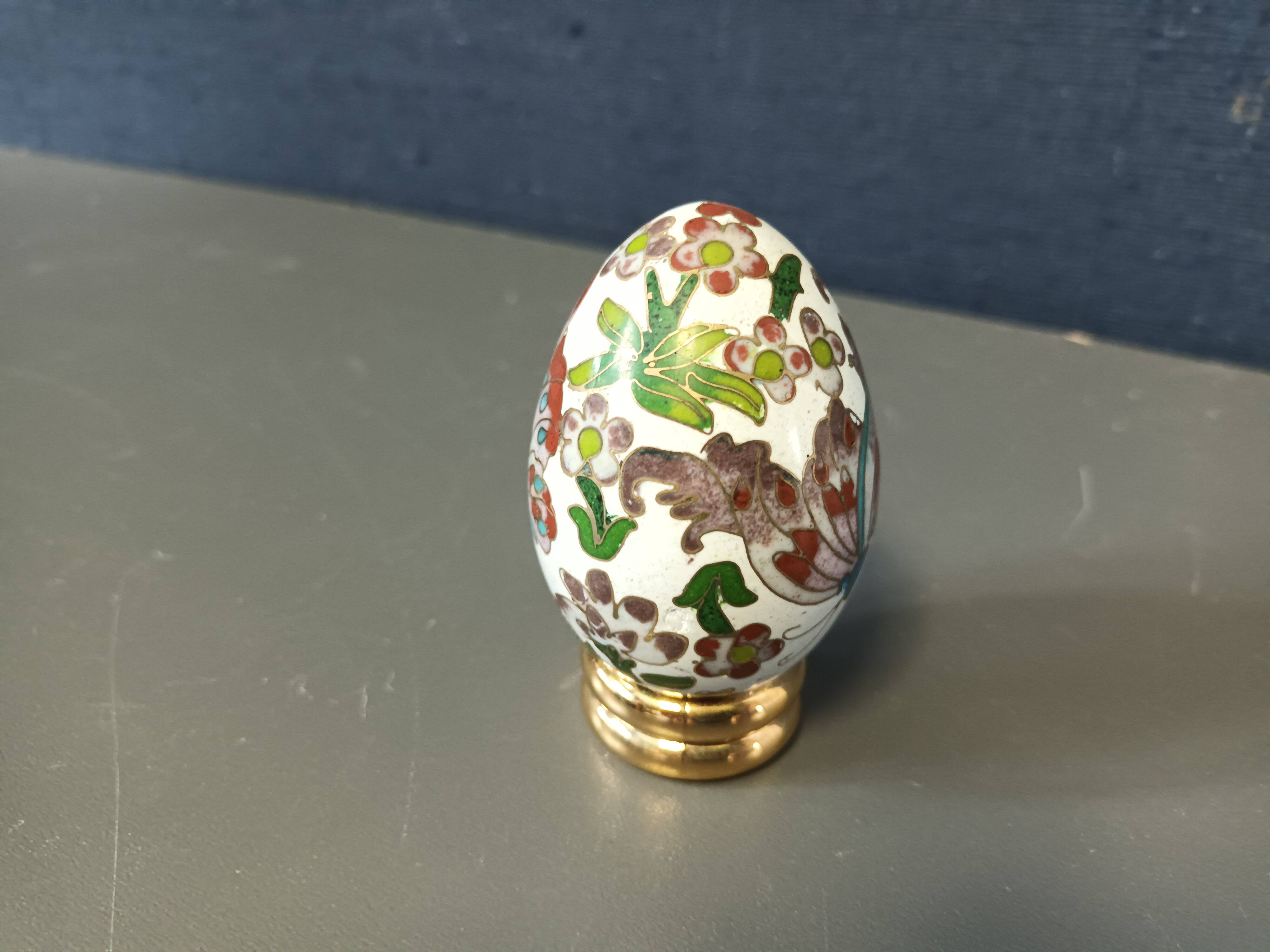 Decorative cloisonné egg