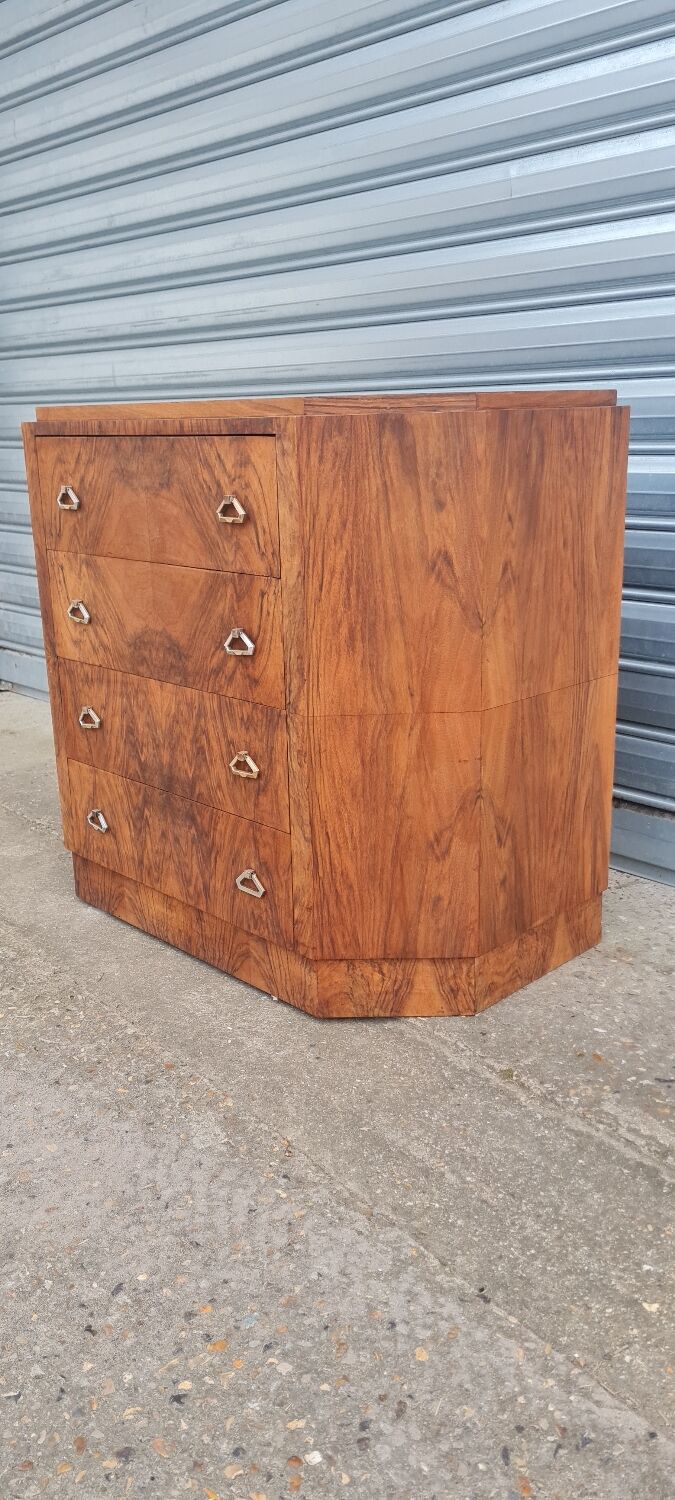 Art deco chest of drawers in walnut from the 30s