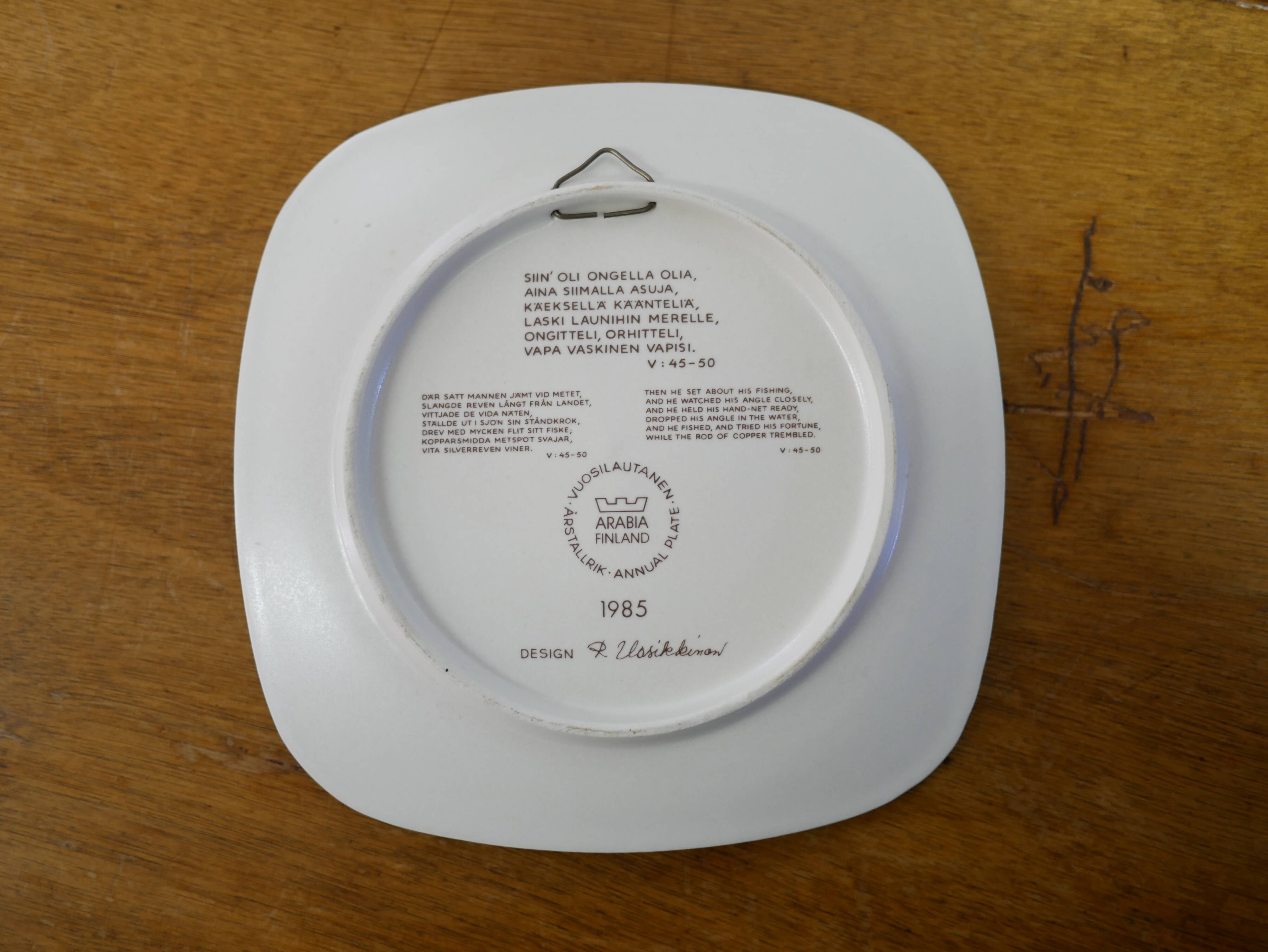 Vintage Scandinavian plate in ceramic by R. Uosikkinen, Arabia Finland