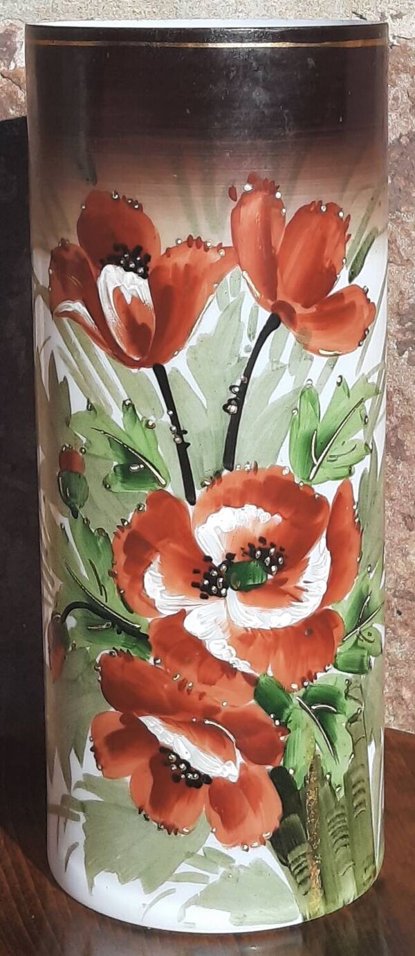 Vase rouleau Art Nouveau. (Opaline)