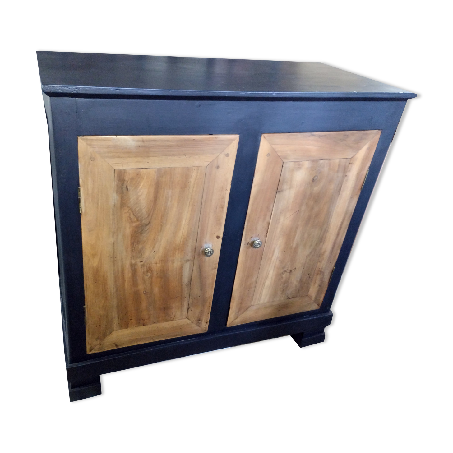 Low buffet two doors