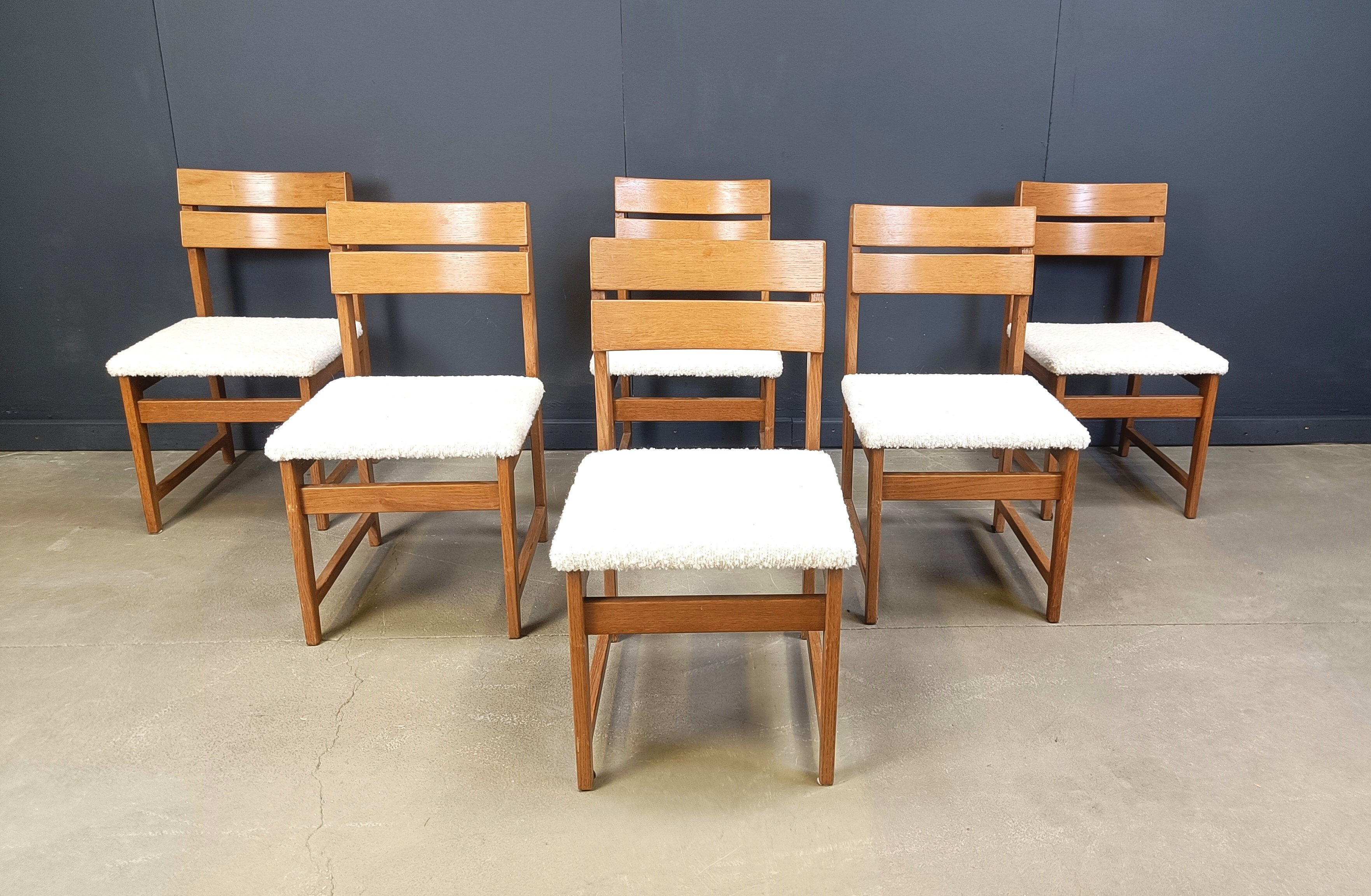 Set of 6 brutalist oak and bouclé fabric dining chairs, 1970s